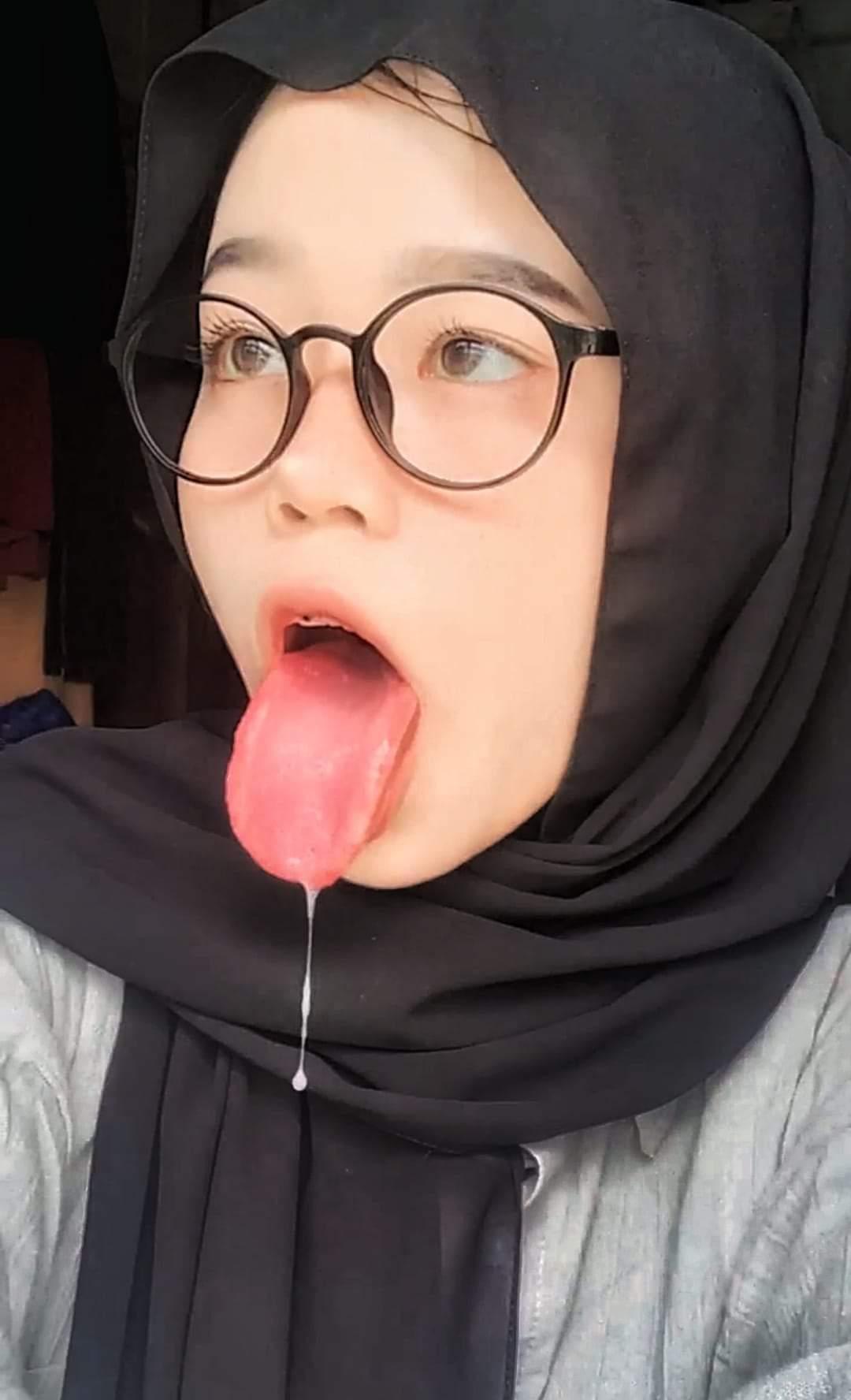 ahegao hijab