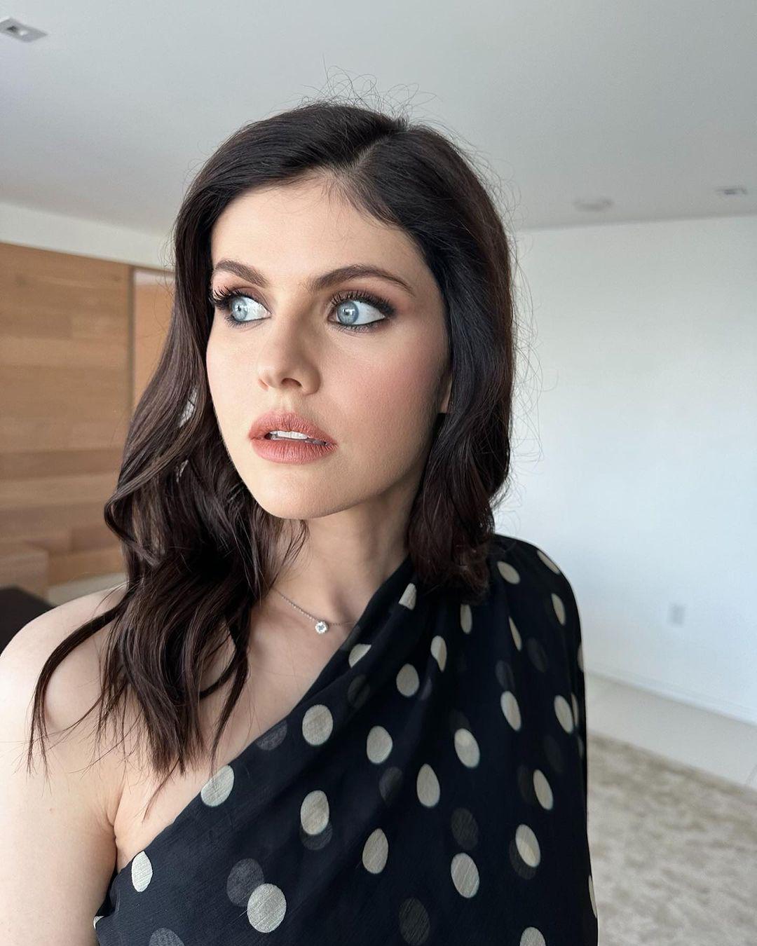 Alexandra Daddario – Sexy Modelos Famosas