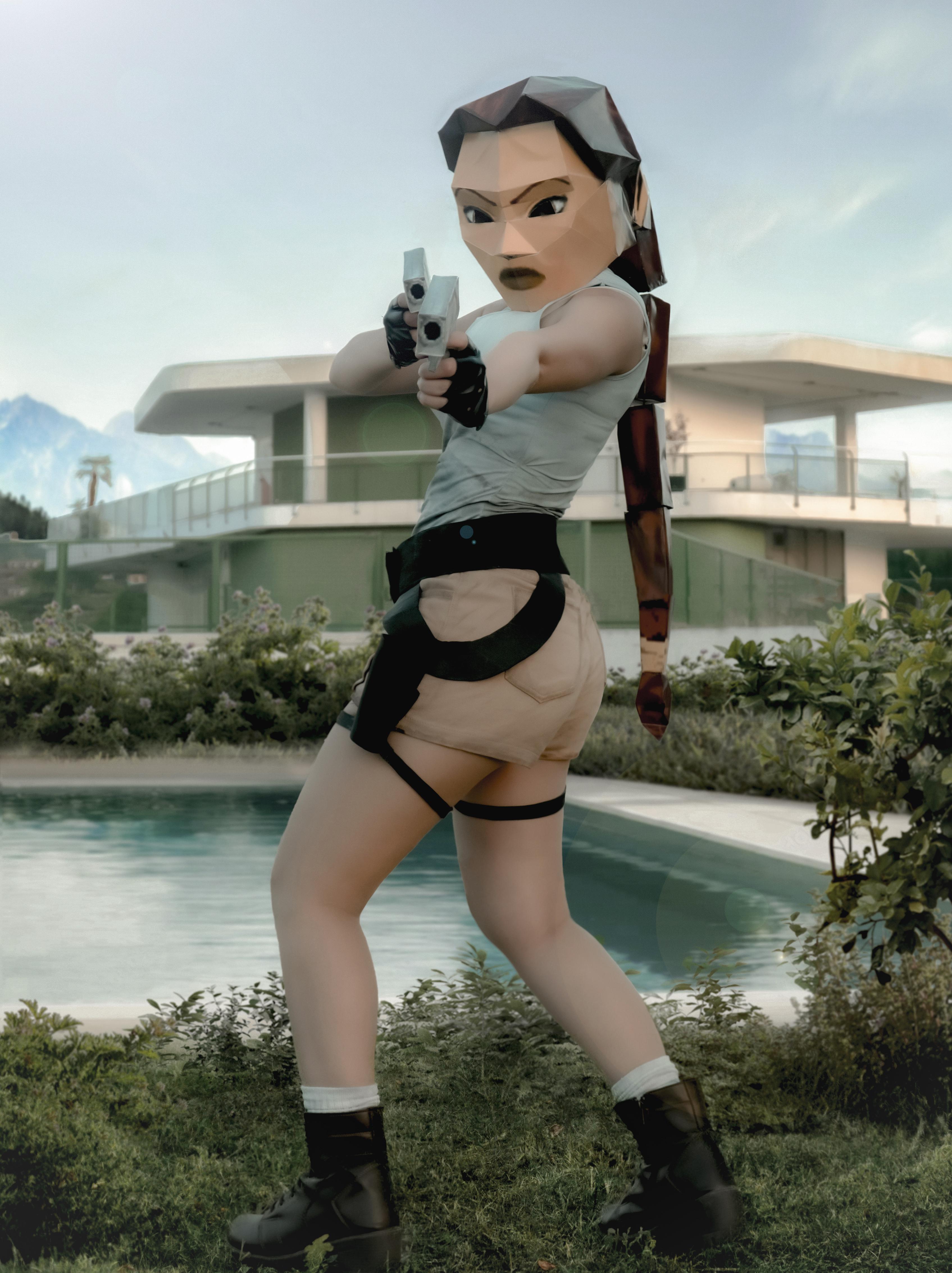 Lara croft polygon cosplay