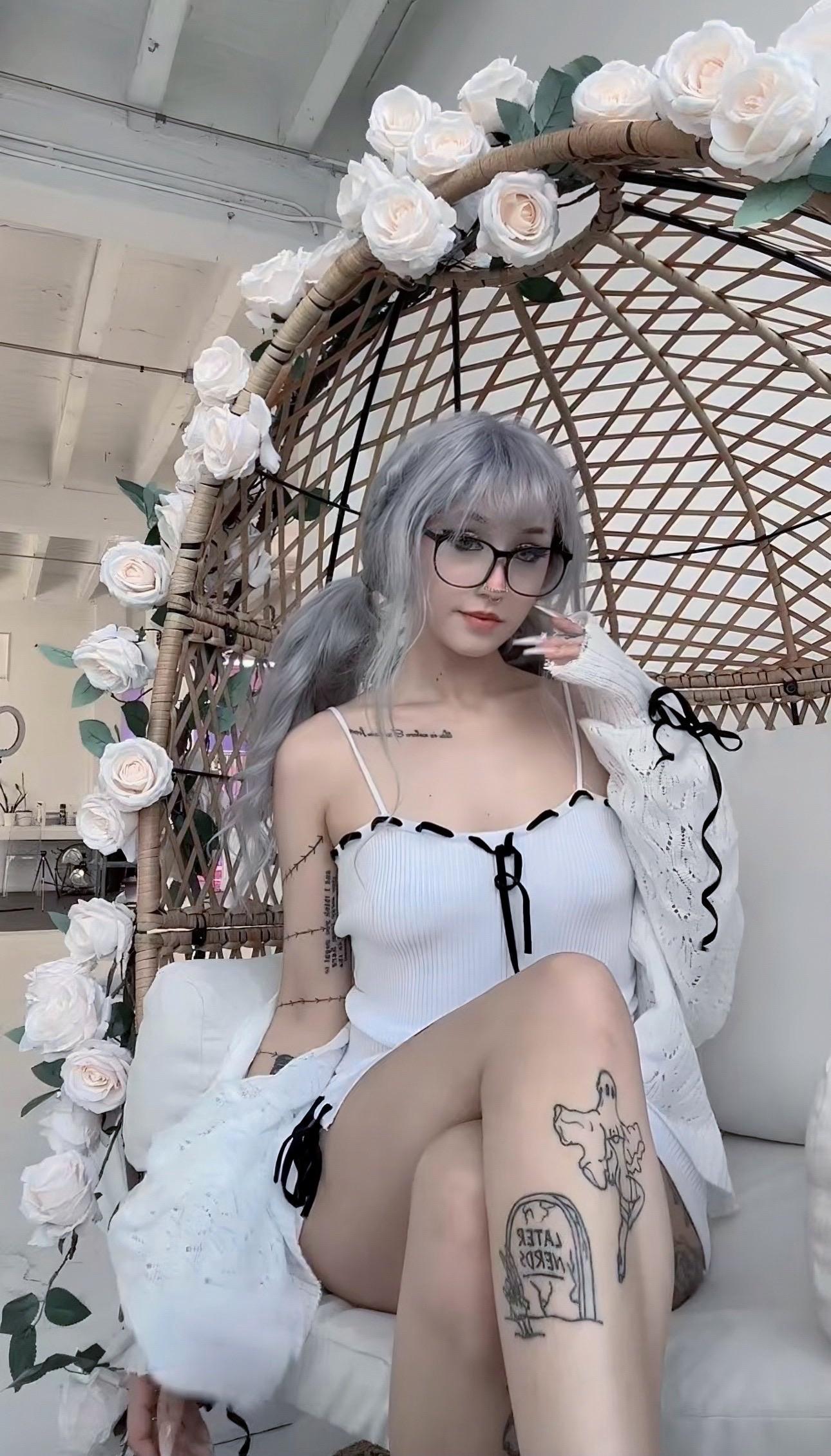 Do you want me to keep my glasses on when you fuck me? : rPornGlasses Xxkittycass nude