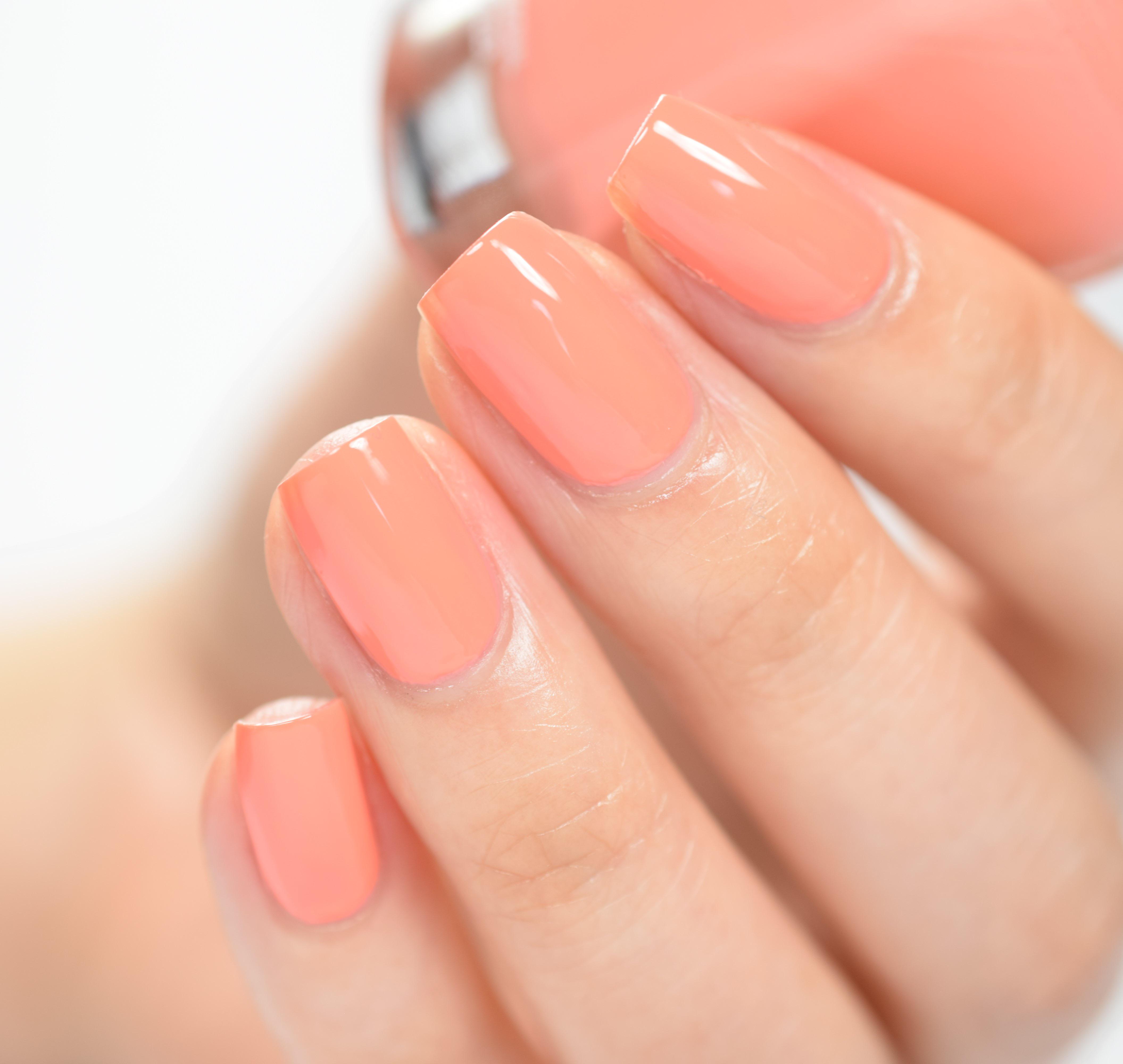 Light coral nails