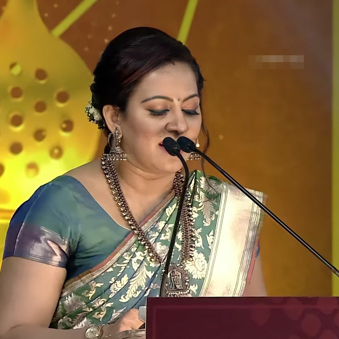 Archana chandhoke navel