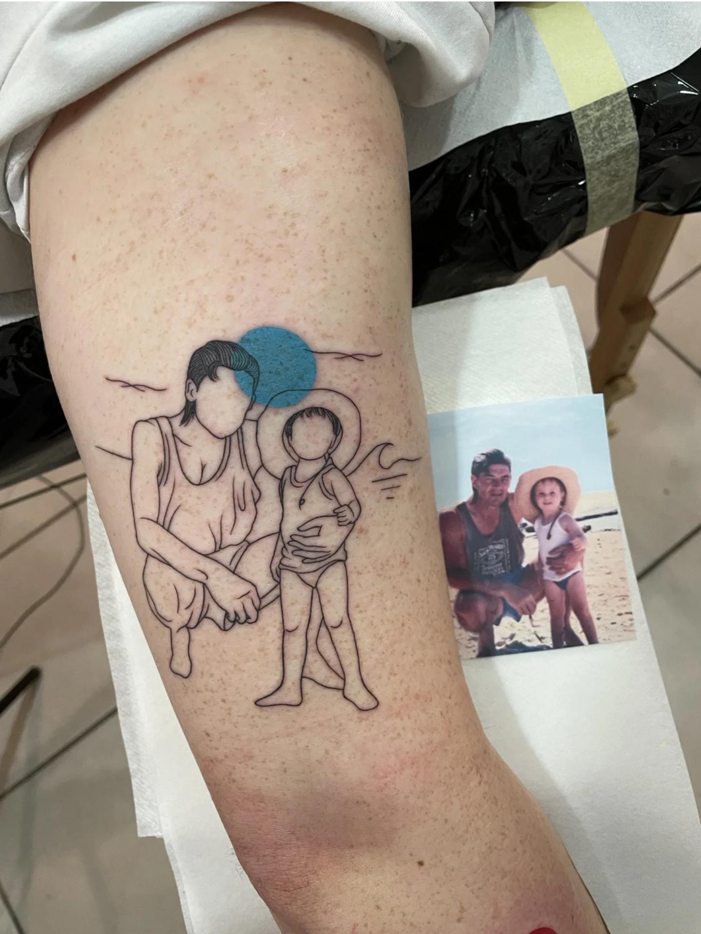 Tatuaje padre e hijos silueta