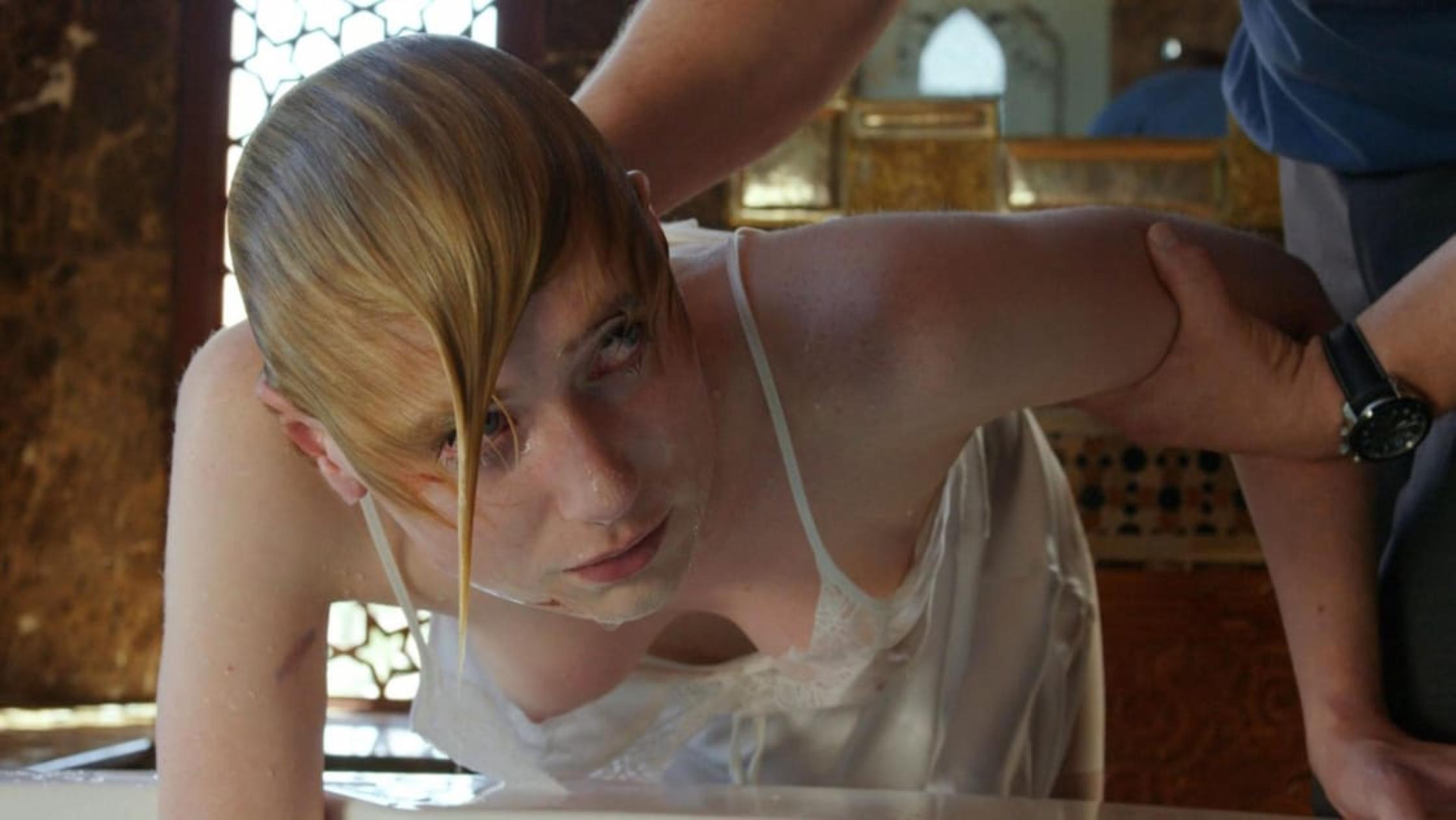 elizabeth debicki nsfw