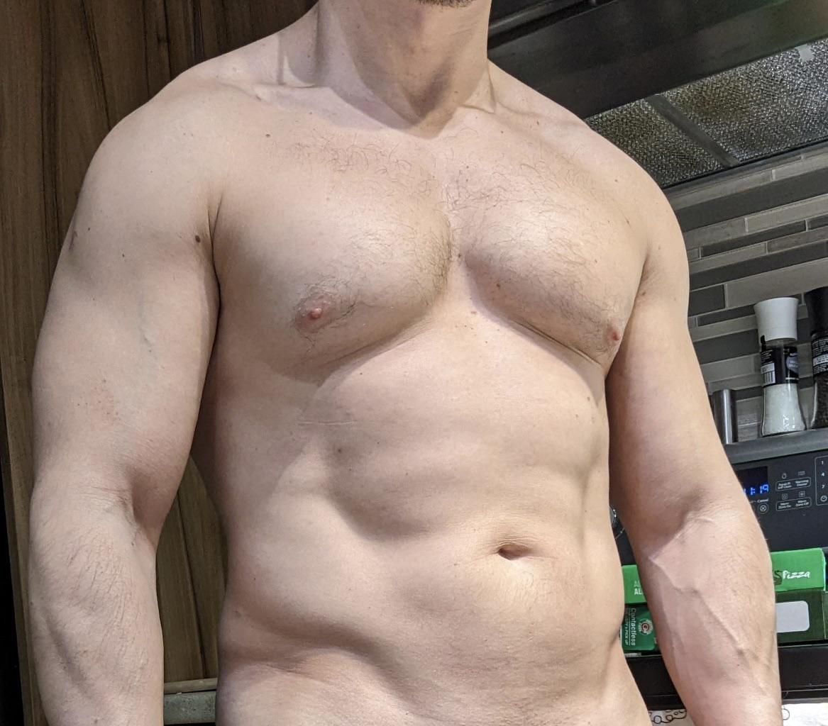 Do I need to be on juice to get this body type? Or is it just eating a lot  and lift very heavy? I wanna have his body. : rnattyorjuice