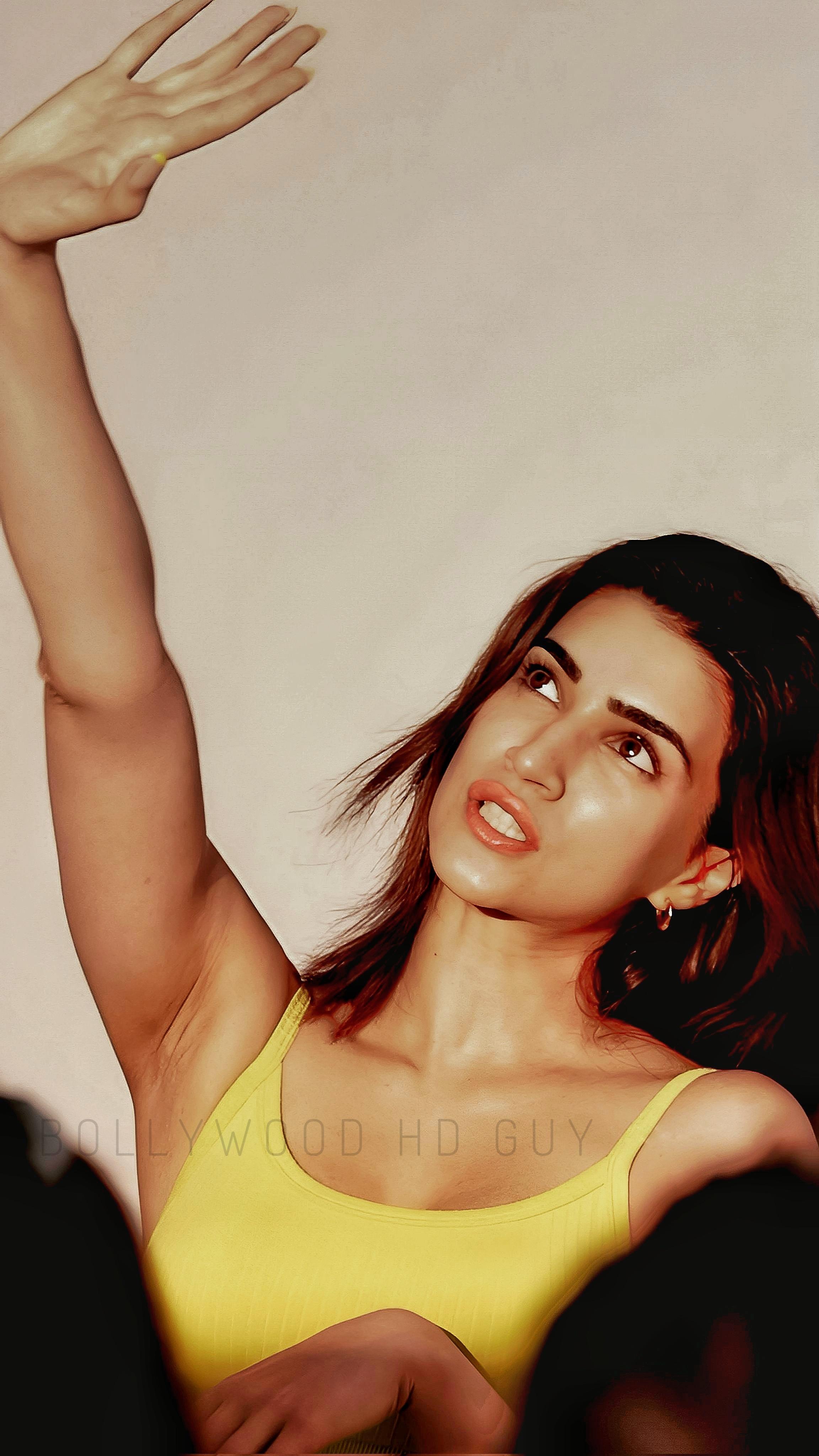 Kriti sanon underarm