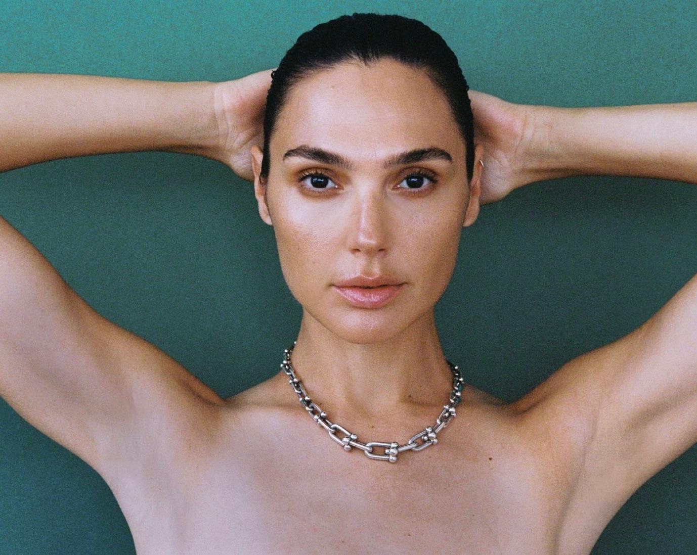 Gal nude