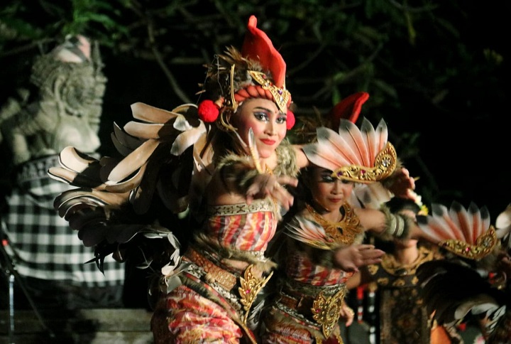 SMP Negeri 2 Mengwi dan SMP Negeri 2 Sukawati Selamatkan Joged, Pertahankan  Tradisi - Media Pelangi
