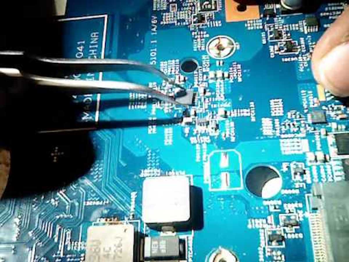 Harga dan Biaya Service IC Power Laptop Terbaru 2021 - Haxina