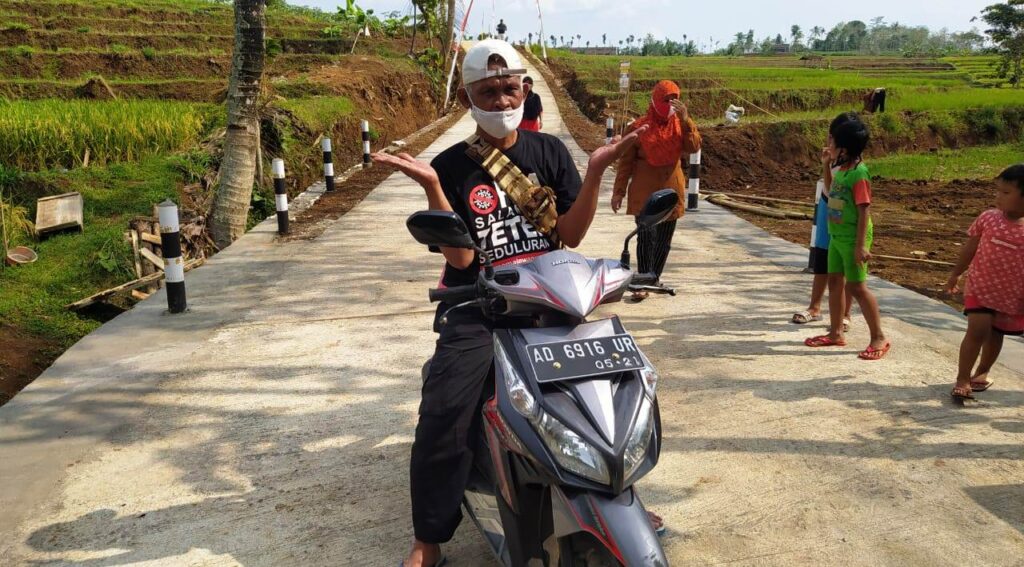 Mbah Lepo, Menikmati Jalan Bakti Juang Hasil Karya TMMD Karanganyar -  KordaNews