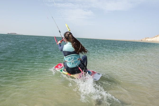 Les étapes du débutant en kitesurf! - SuisleColibri