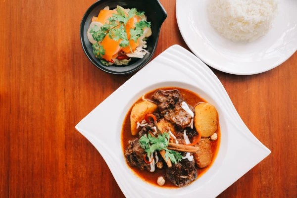 Tips Mengatur Pola Makan Tetap Sehat Saat Lebaran