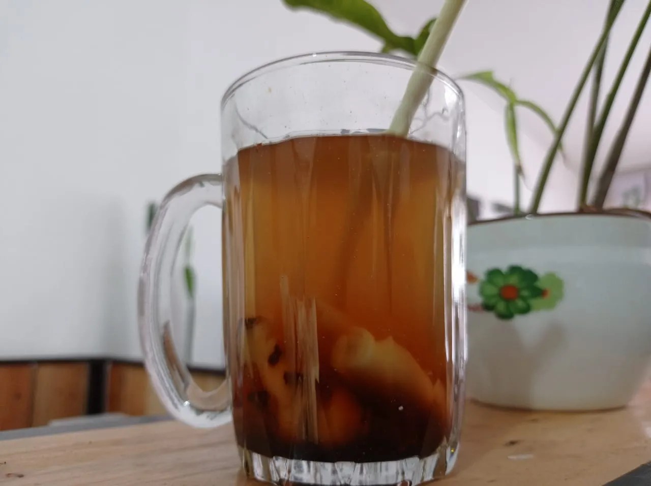 Ini Manfaat Sering Minum Rebusan Serai, Jahe dan Gula Merah