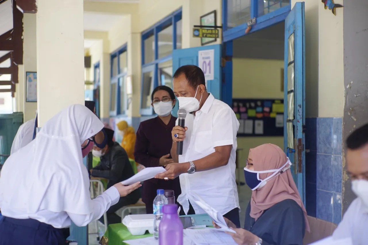 PEMKOT SURABAYA BAGI 46 RIBU SERAGAM DI BULAN DESEMBER - halojatim.com