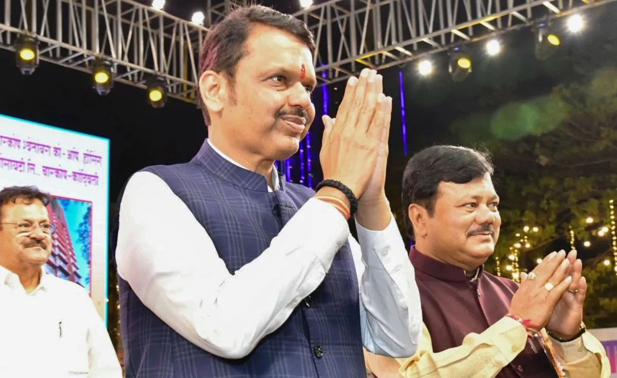 Fadnavis’ office receives bomb threat from Pak number
