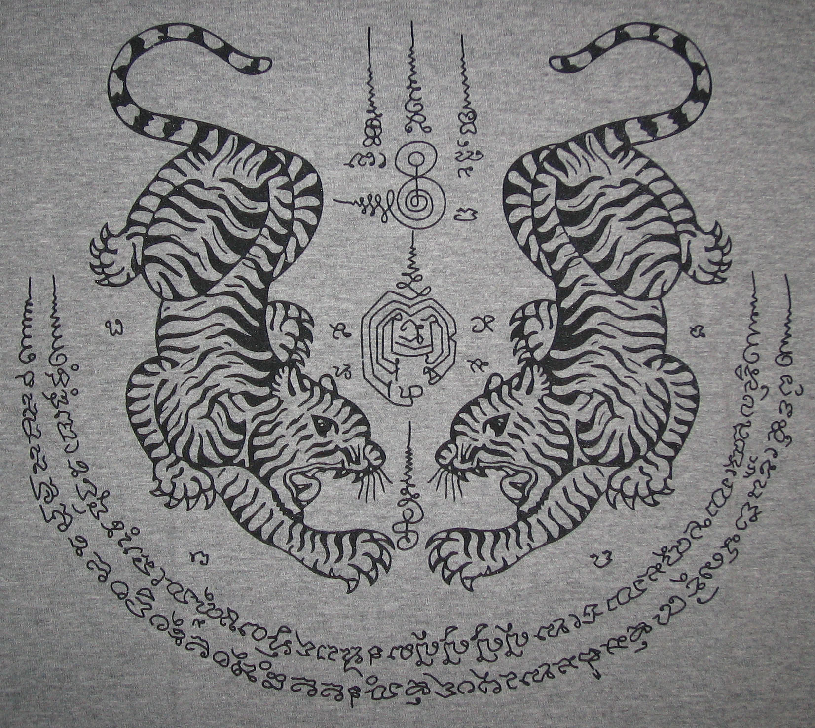 Yant Suea Tiger The Two Tigers Represent “Amnaj” (Power Over One's Subordinates), And Is Often Used By Soldiers And … | Tatuagem De Tigre, Tatuagem, Sak Yant Tiger 1476_x_1652_jpg