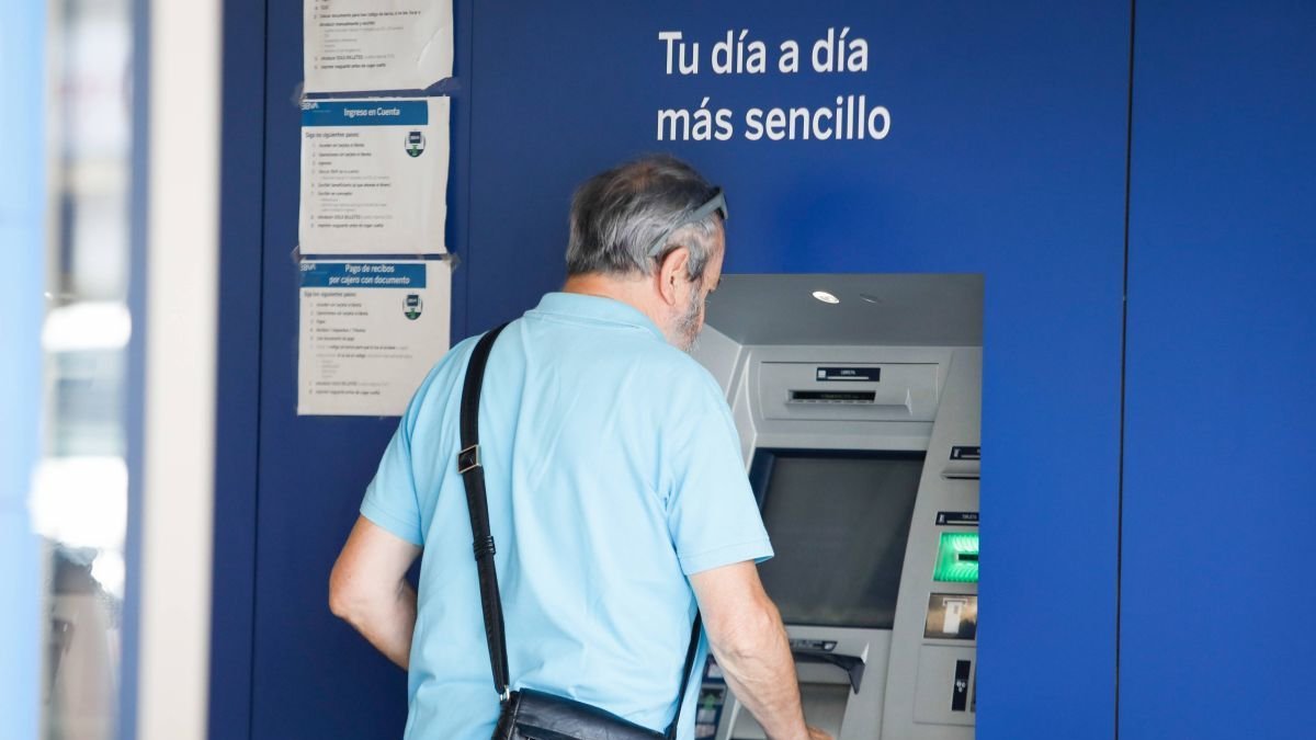 suma oficinas y mantiene plantilla tras 16 años de vértigo