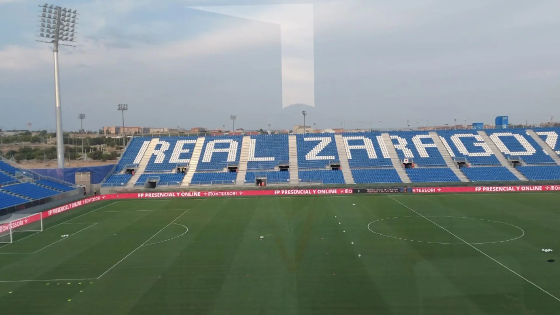 Gabi mezcla piezas, Grilló busca los titulares