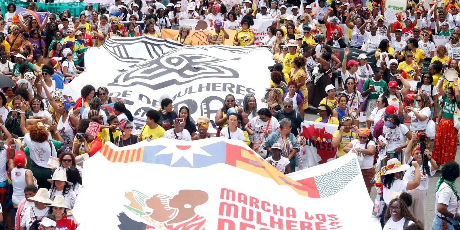 Com cerca de 300 mil pessoas, Marcha das Mulheres Negras toma Brasília