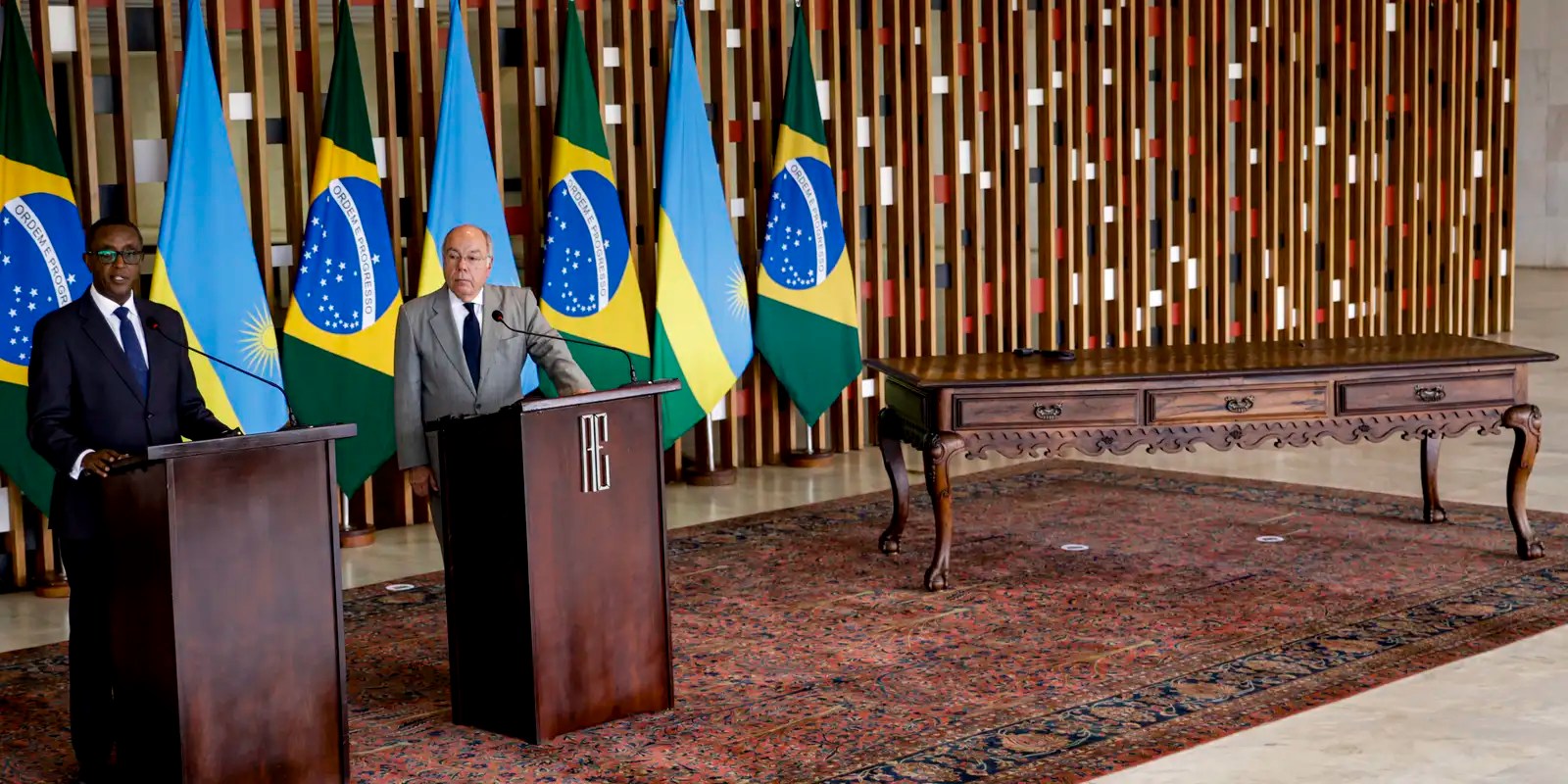 Brasil e Ruanda assinam tratado de transferência de presos condenados