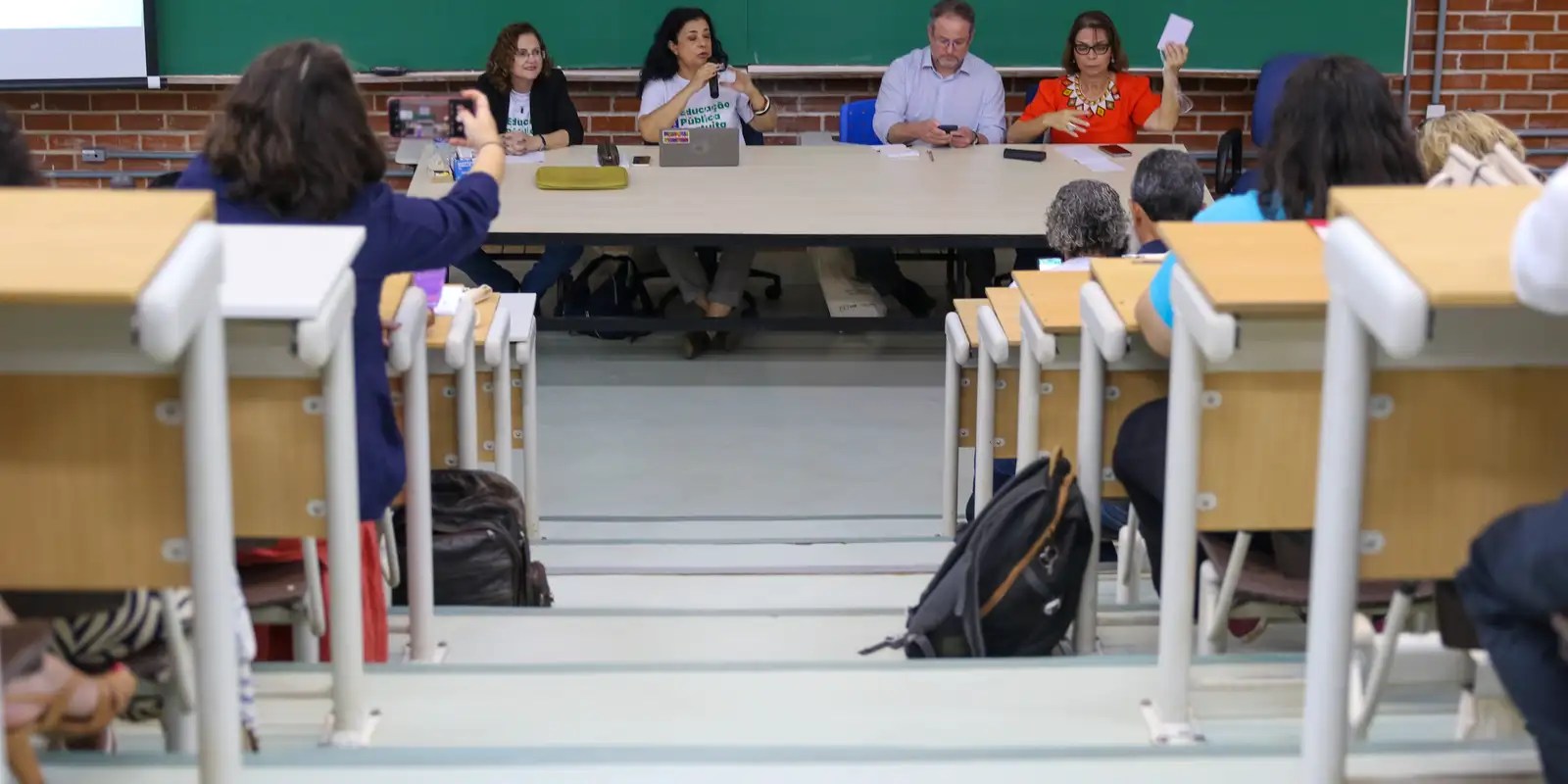 Professores universitários voltam às atividades após 70 dias de greve