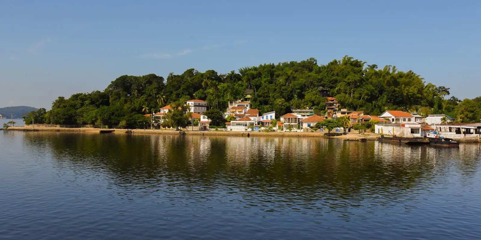 Jovens de Paquetá recebem primeira dose de vacina contra covid-19