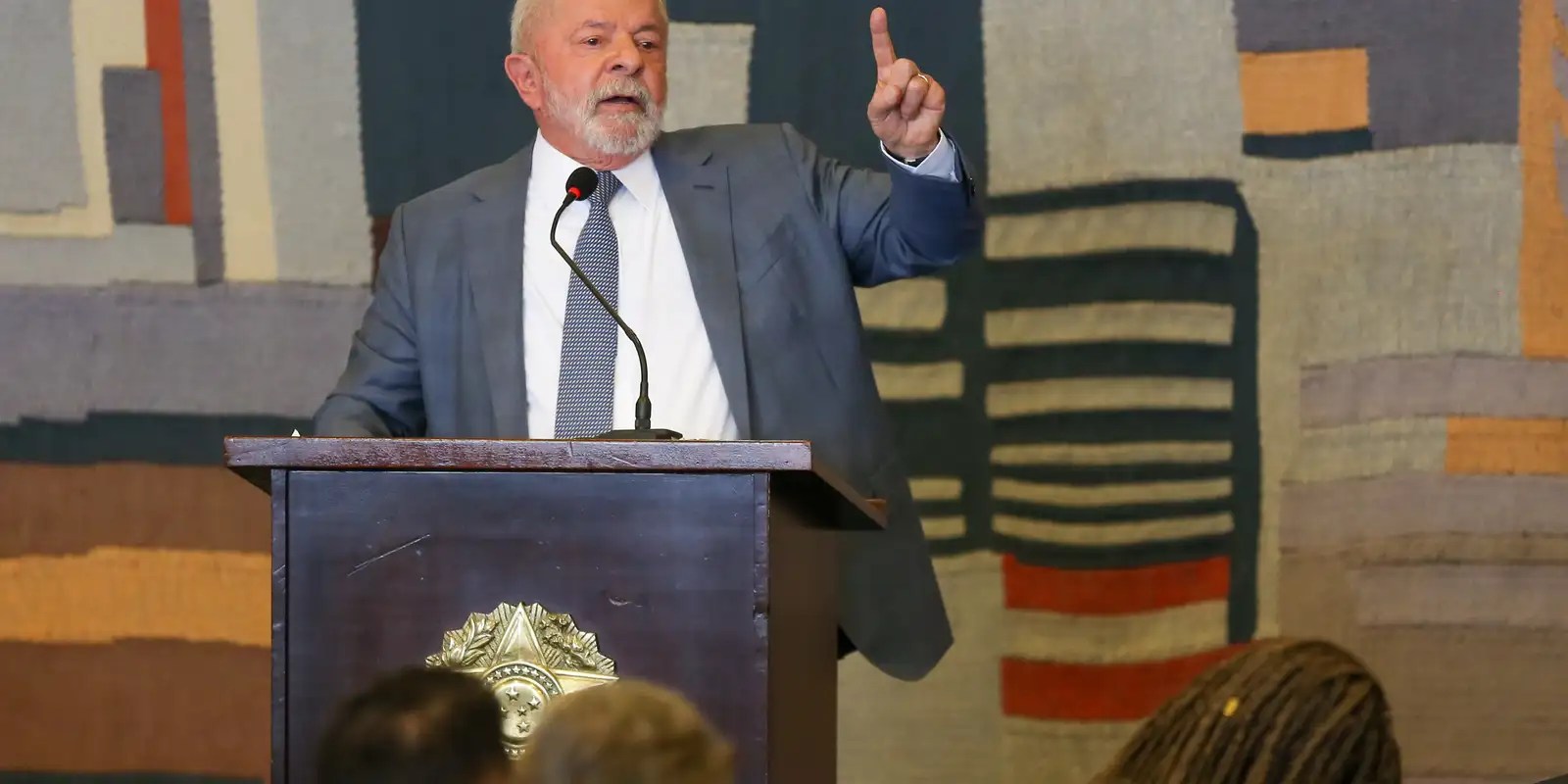 Lula diz que quem apostar em alta de dólar terá prejuízo