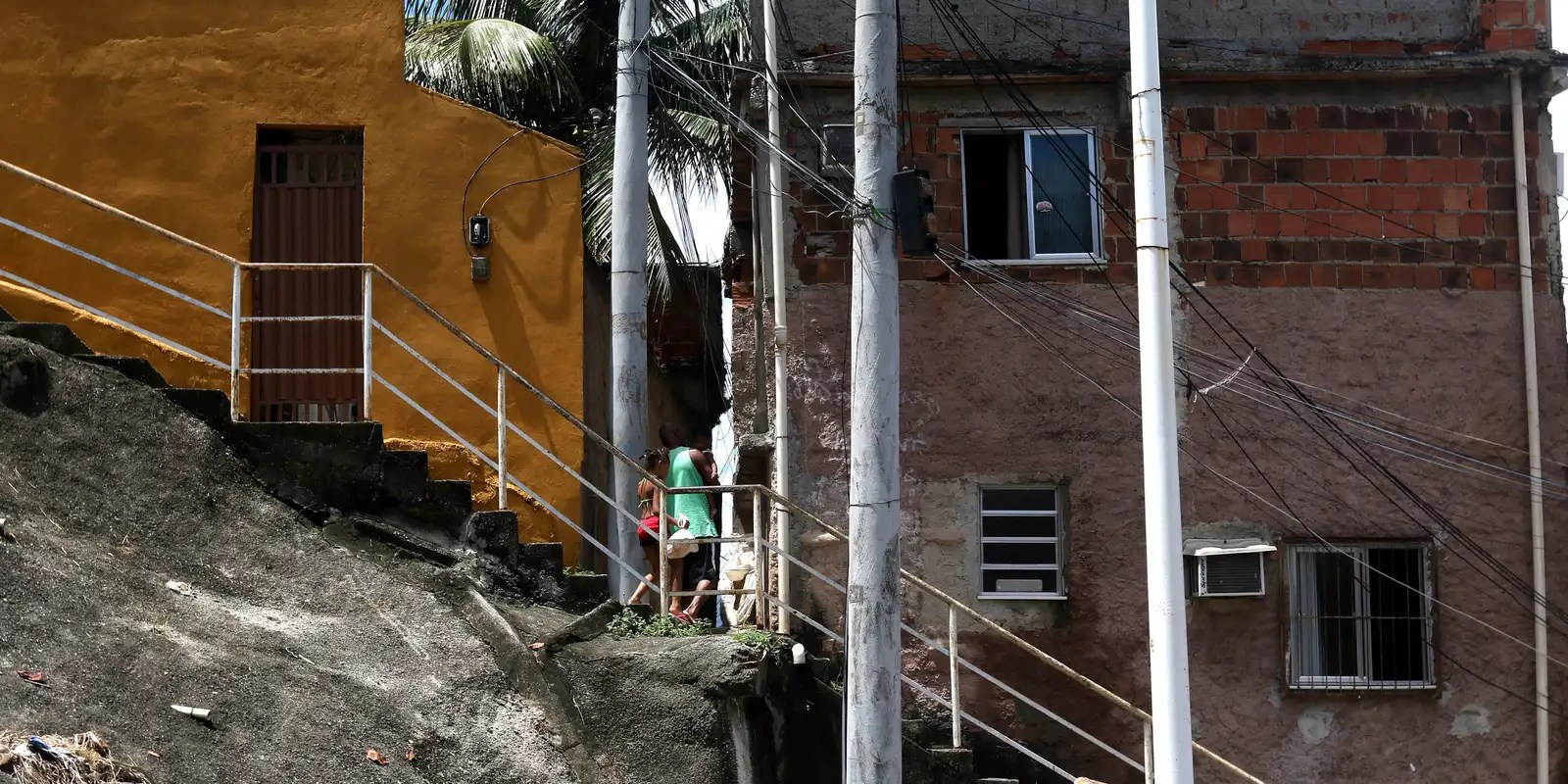 Pretos e pardos têm menos acesso à infraestrutura urbana que brancos