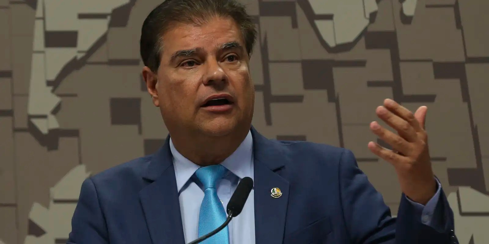 Senadores brasileiros buscam diálogo sobre tarifas impostas por Trump