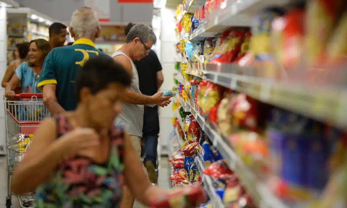 Procon de Sarandi aponta variação de até 87% em itens da cesta básica