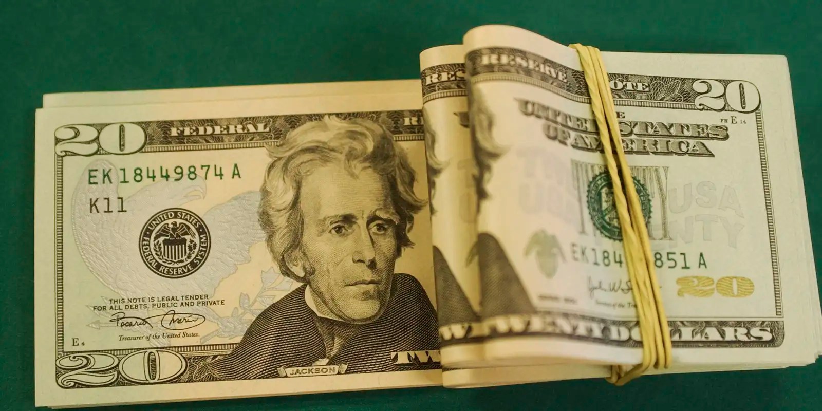 Dólar cai para R$ 5,07 e fecha no menor valor em quase um mês