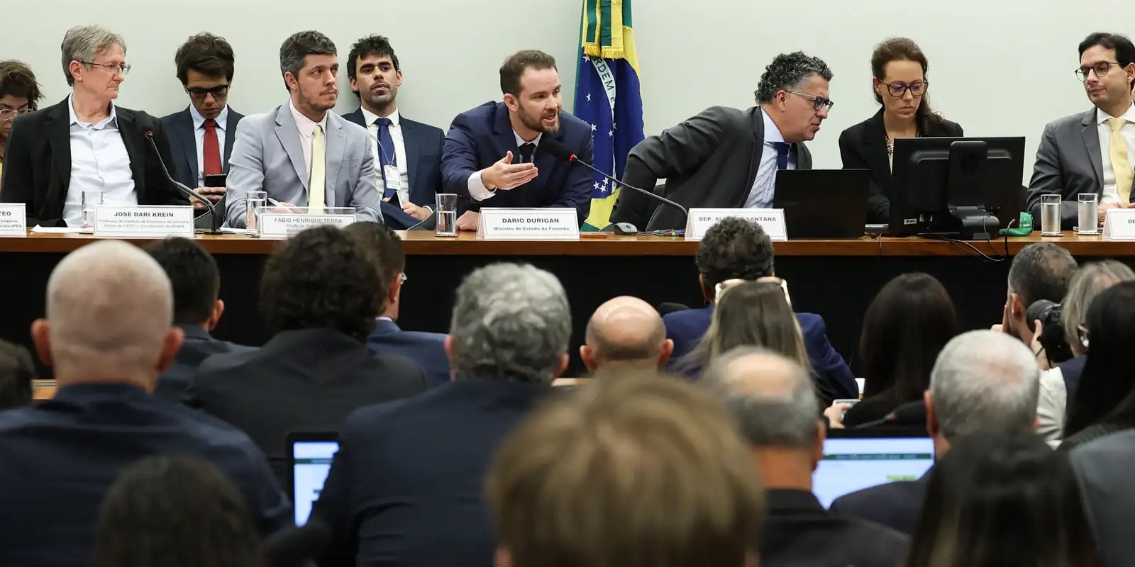 Durigan diz ser contra qualquer compensação ao fim da escala 6×1