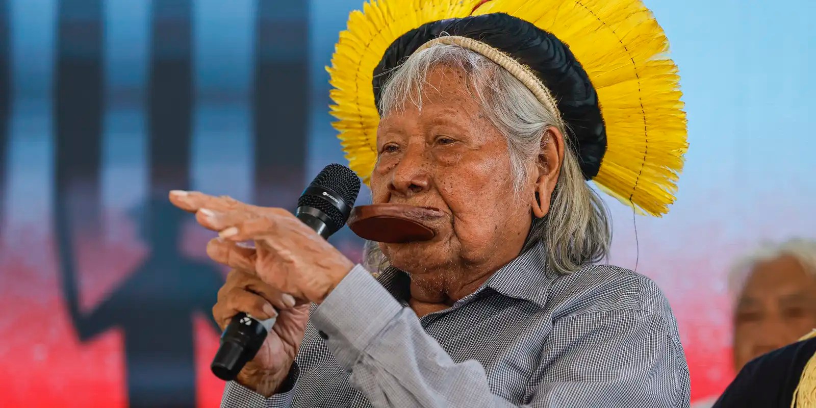 Cacique Raoni volta a ser internado em estado grave no Mato Grosso