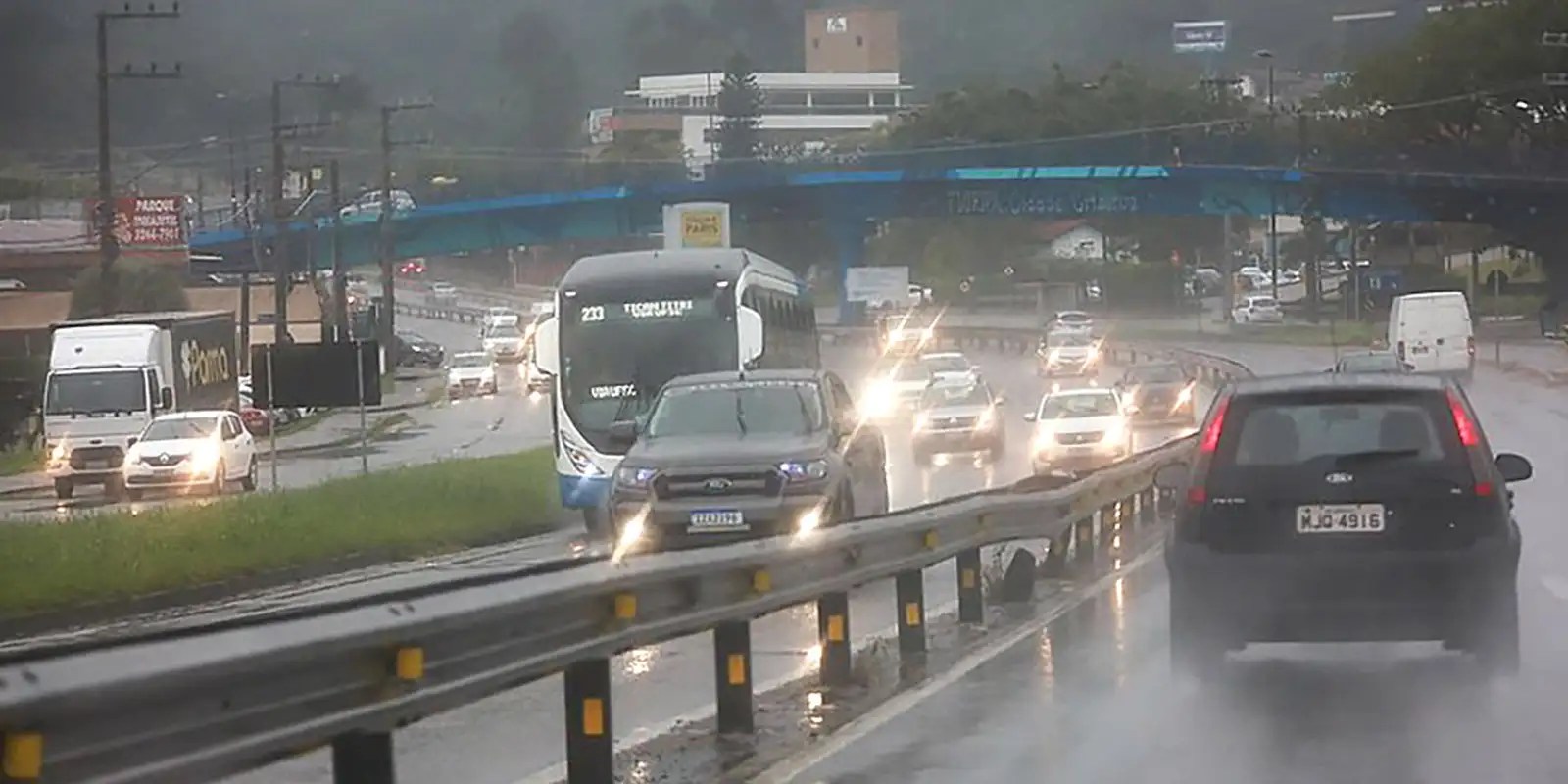 SC tem alerta vermelho para alagamentos e deslizamentos na capital