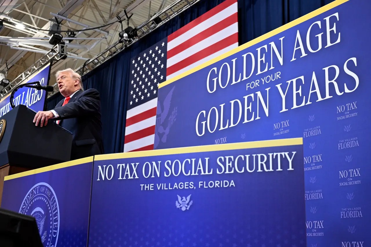 Trump parle de sa volonté de réduire les coûts, alors que les analystes voient des mi-mandats meurtris pour le Parti républicain en raison des inquiétudes économiques
