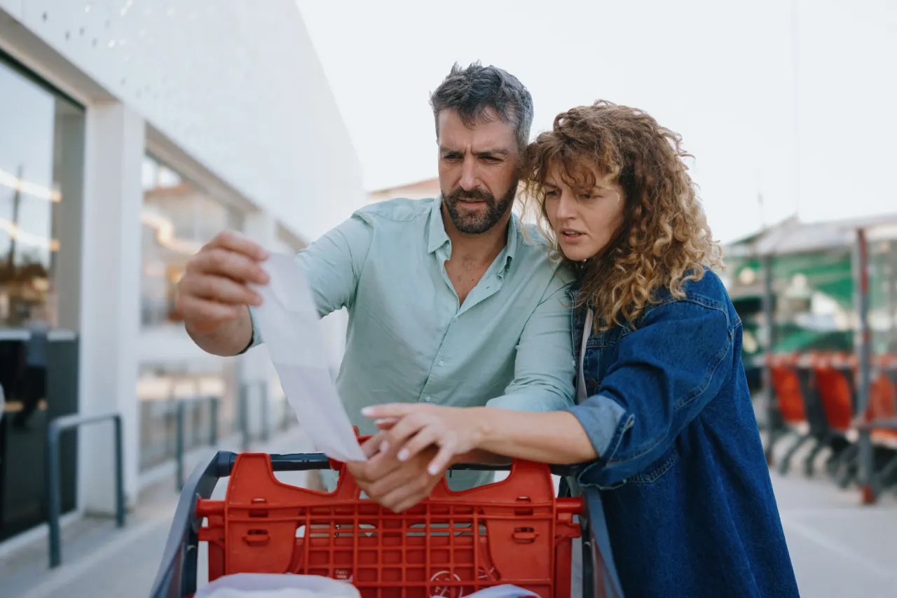 « C&rsquo;est douloureux » : l&rsquo;inflation est sur le point d&rsquo;augmenter plus vite que votre salaire