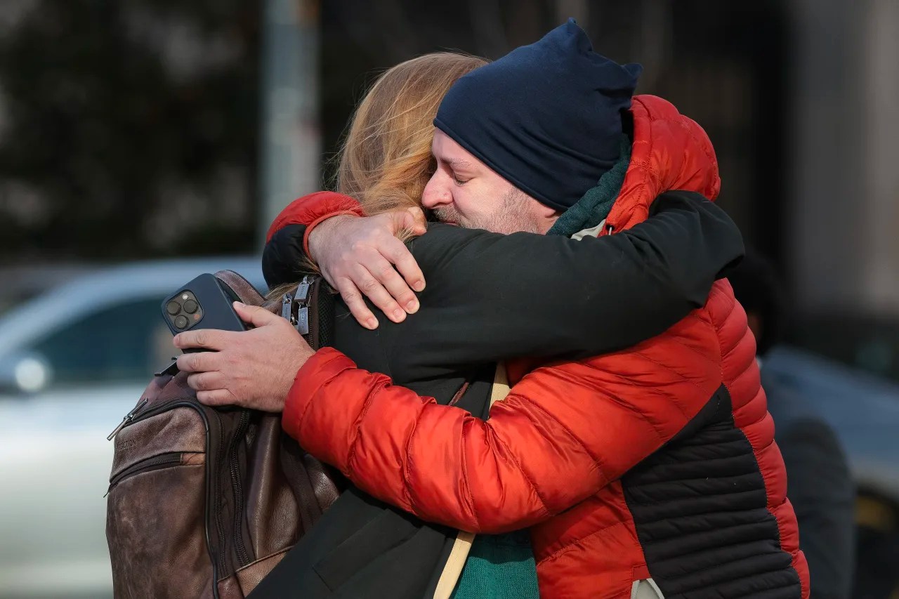 False alarm: Surge in jobless claims unwinds after recent spike. Layoffs still low.