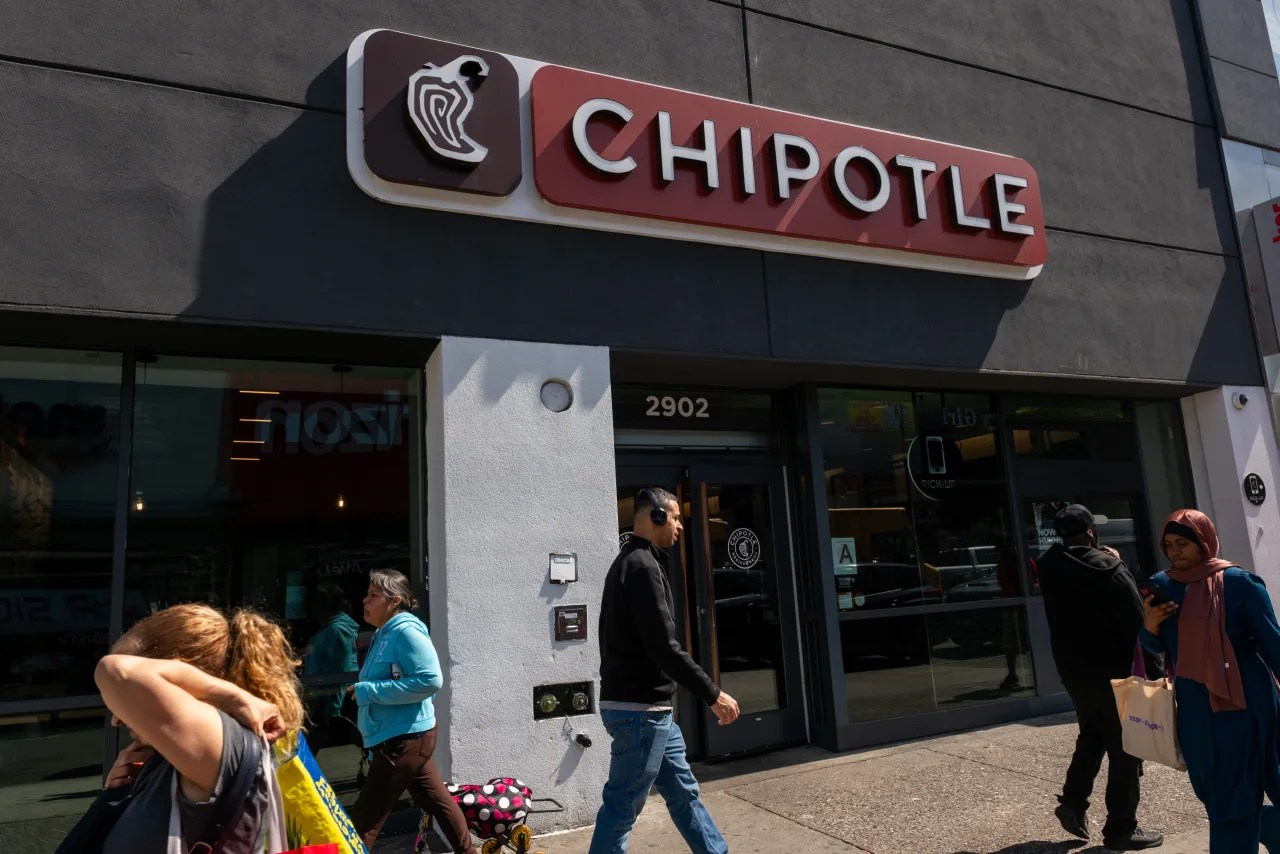 Chipotle’s outlook for the year casts doubt on a restaurant-industry rebound