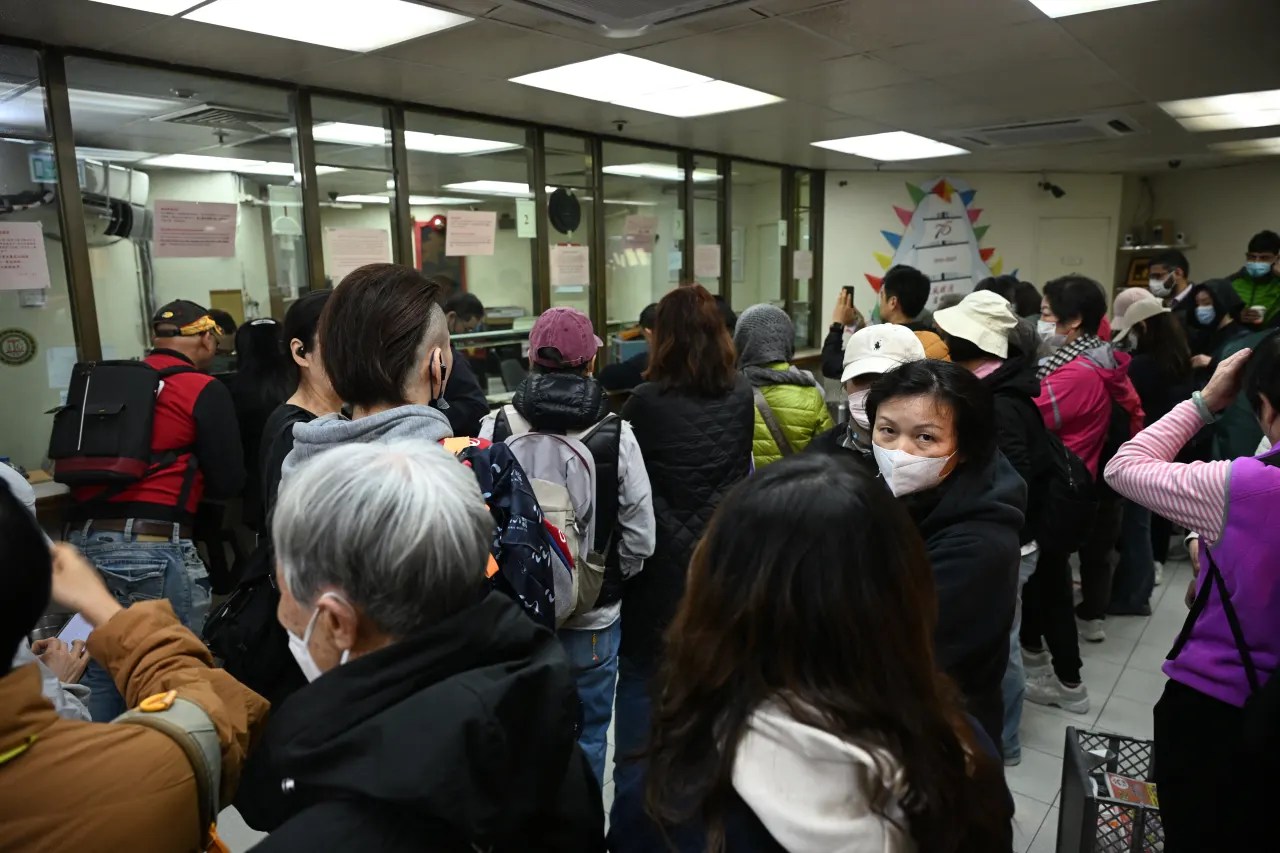 Gold now down nearly ,000 from peak as silver struggles following record 31% slump