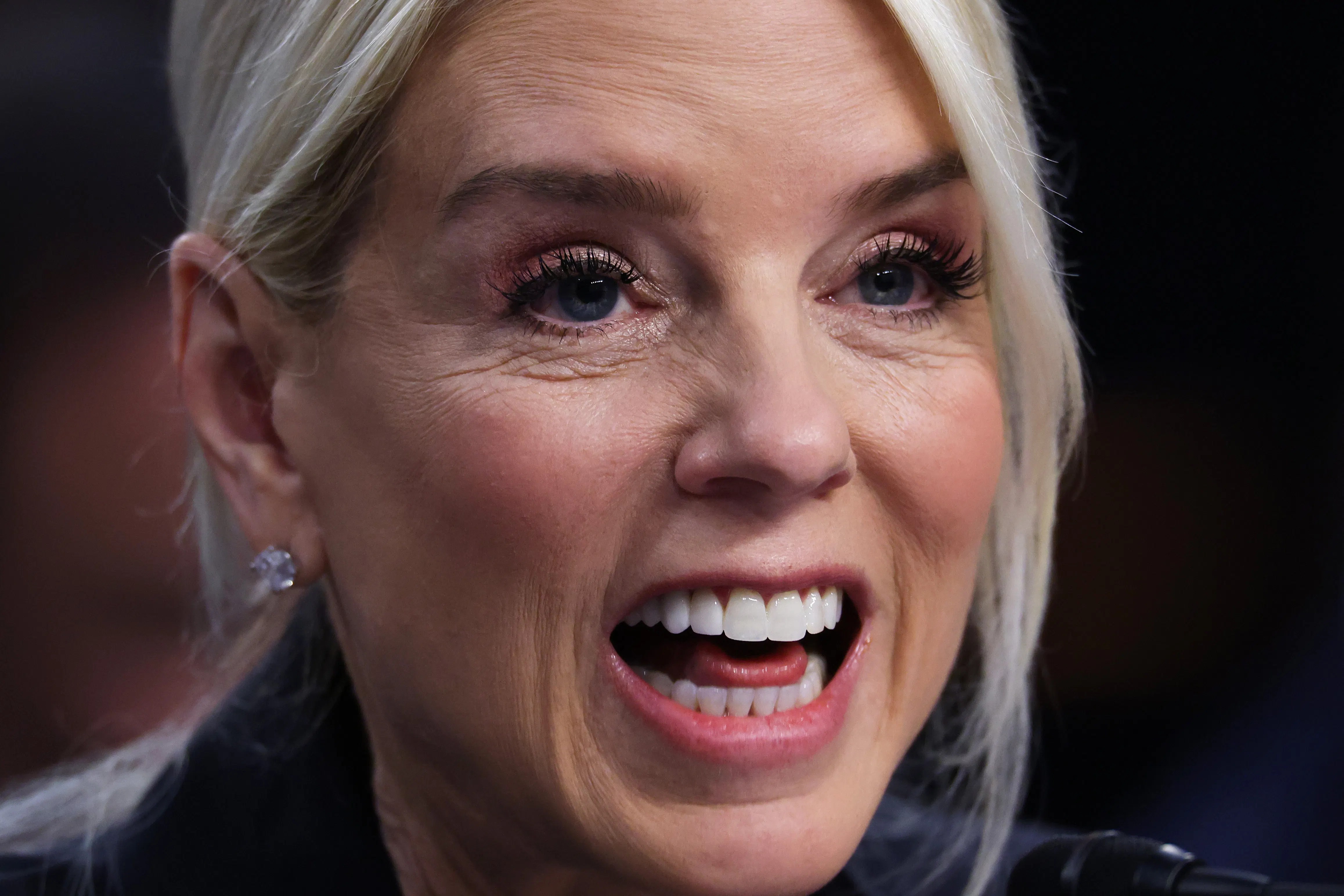 Photographer Captures Pam Bondi’s Notes—and They’re a Doozy