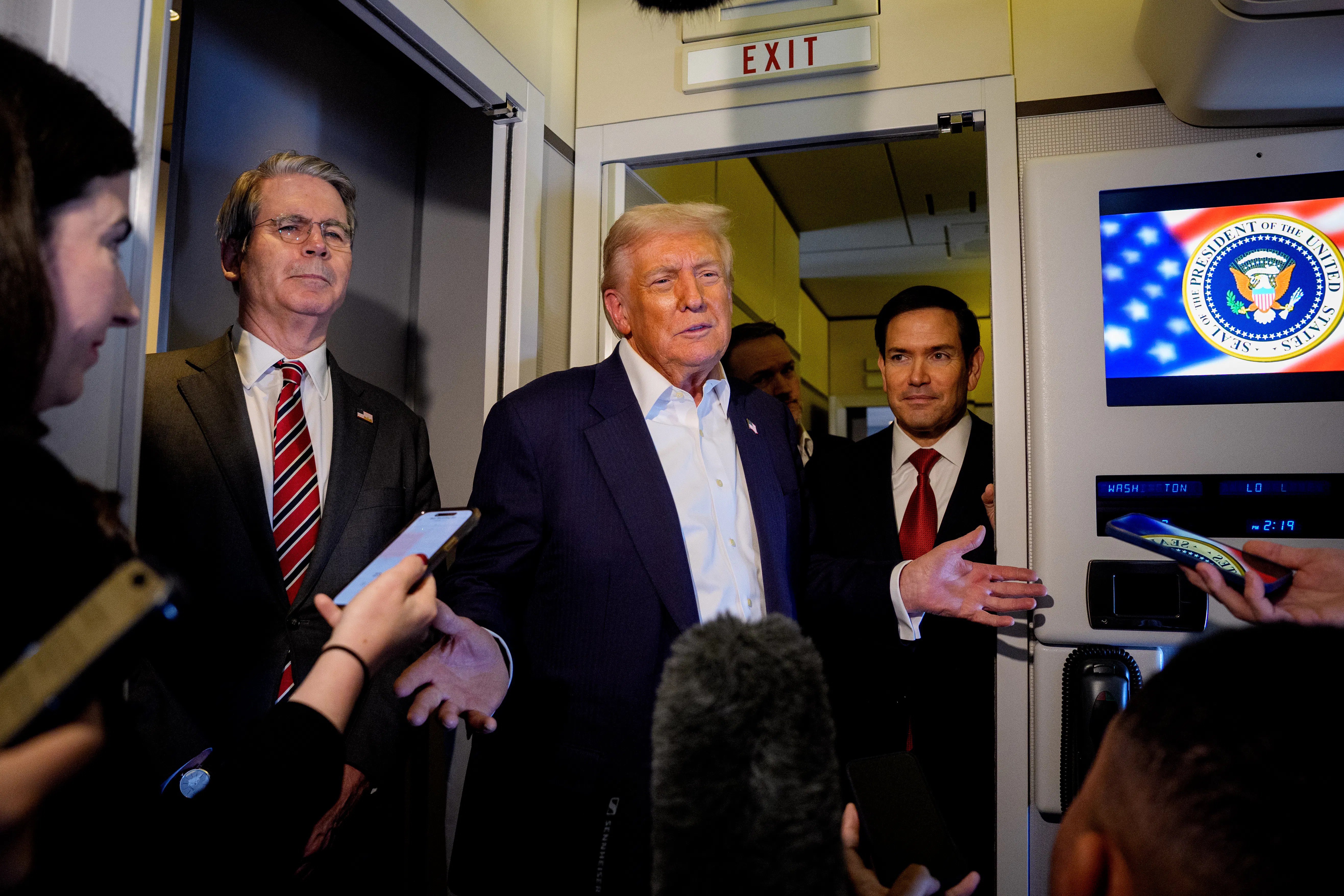 Trump Brags About Taking Dementia Test as Shutdown Has No End in Sight
