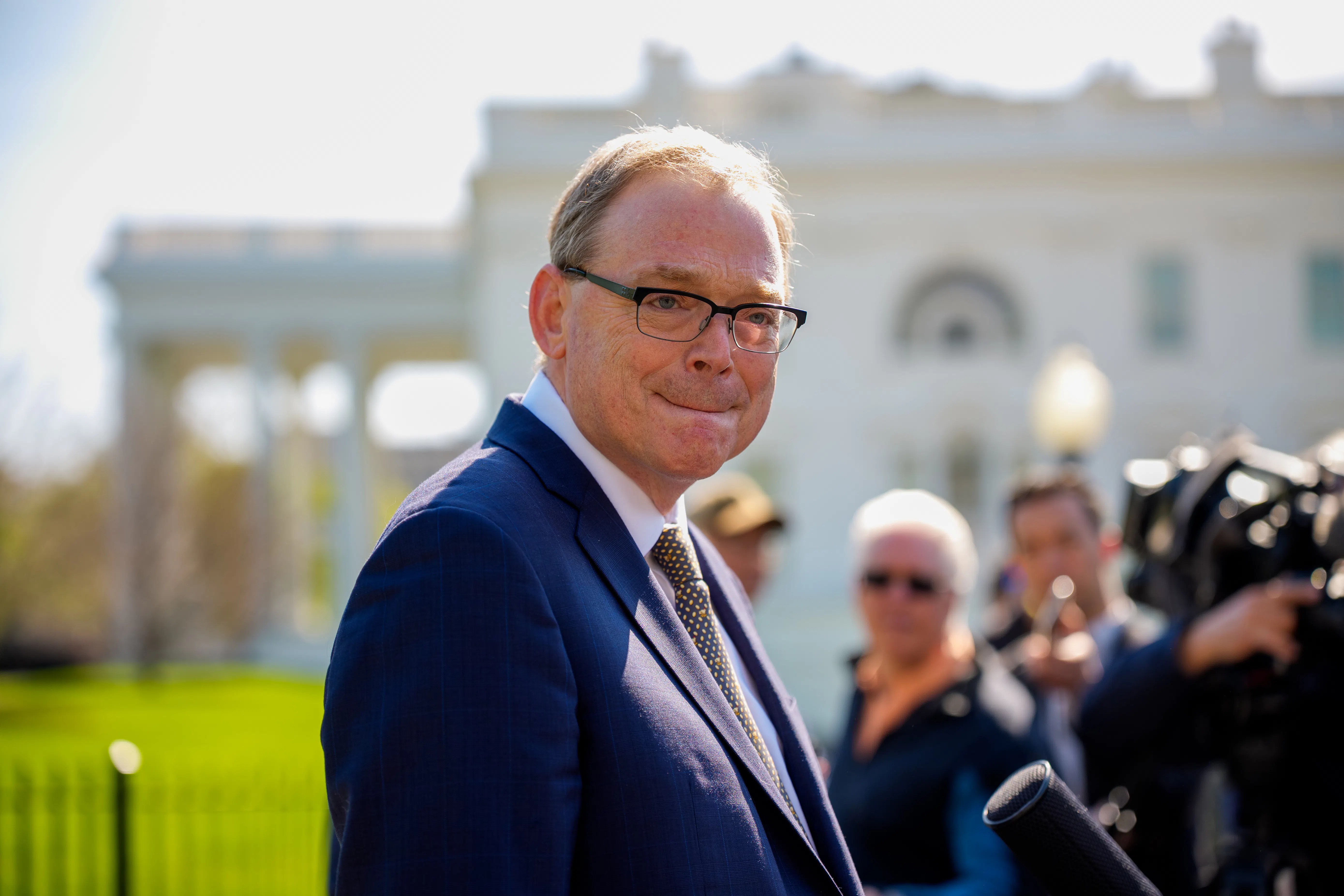 Trump Economic Adviser Insists Tariff Situation Is Under Control