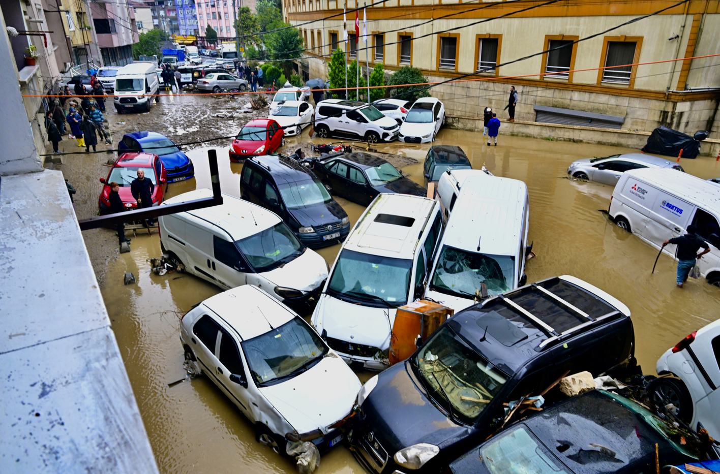Bakan Çifti İstanbul'daki sel felaketinin bilançosunu açıkladı