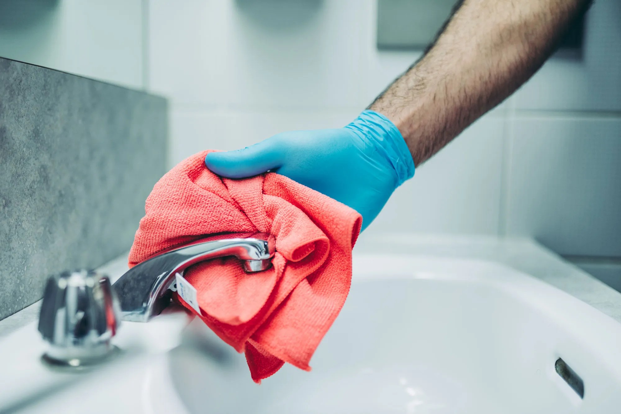 How to Effectively Clean Your Bathroom in Under 20 Minutes
