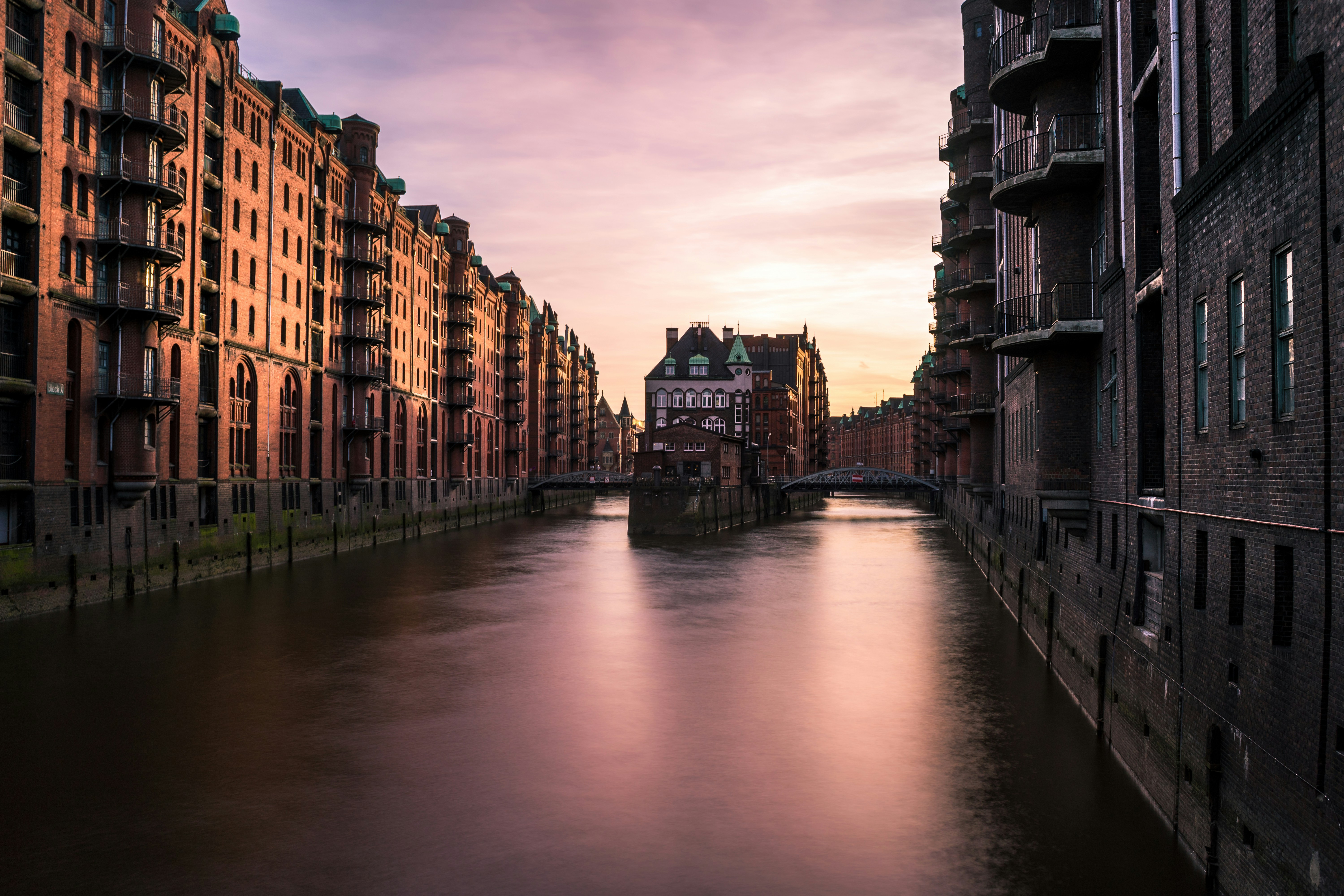 Von Augsburg nach Hamburg: Entdecke die Magie von Speicherstadt & HafenCity