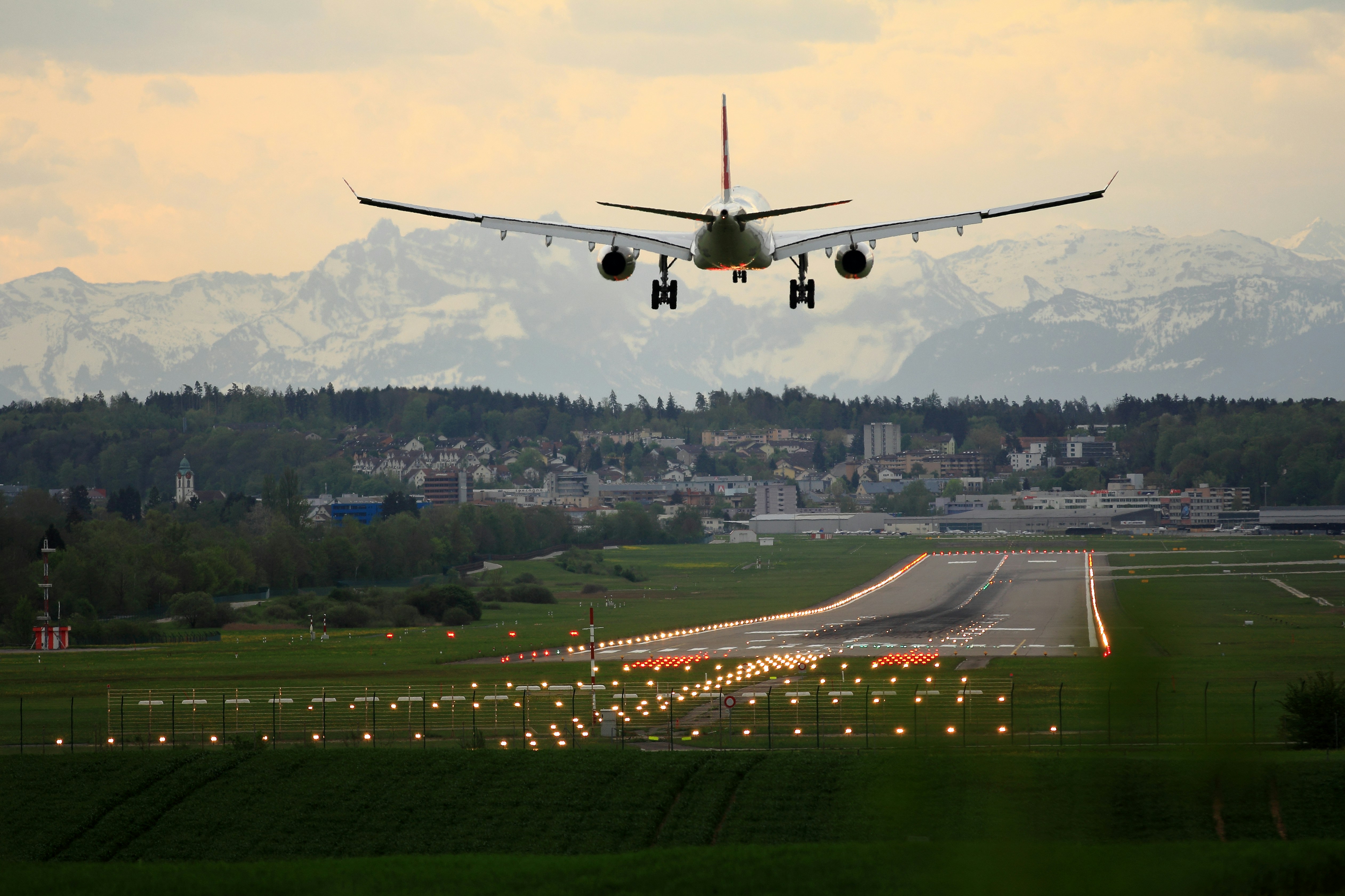 Scoot vs Jetstar: Which Budget Airline Is Actually Better in 2026?