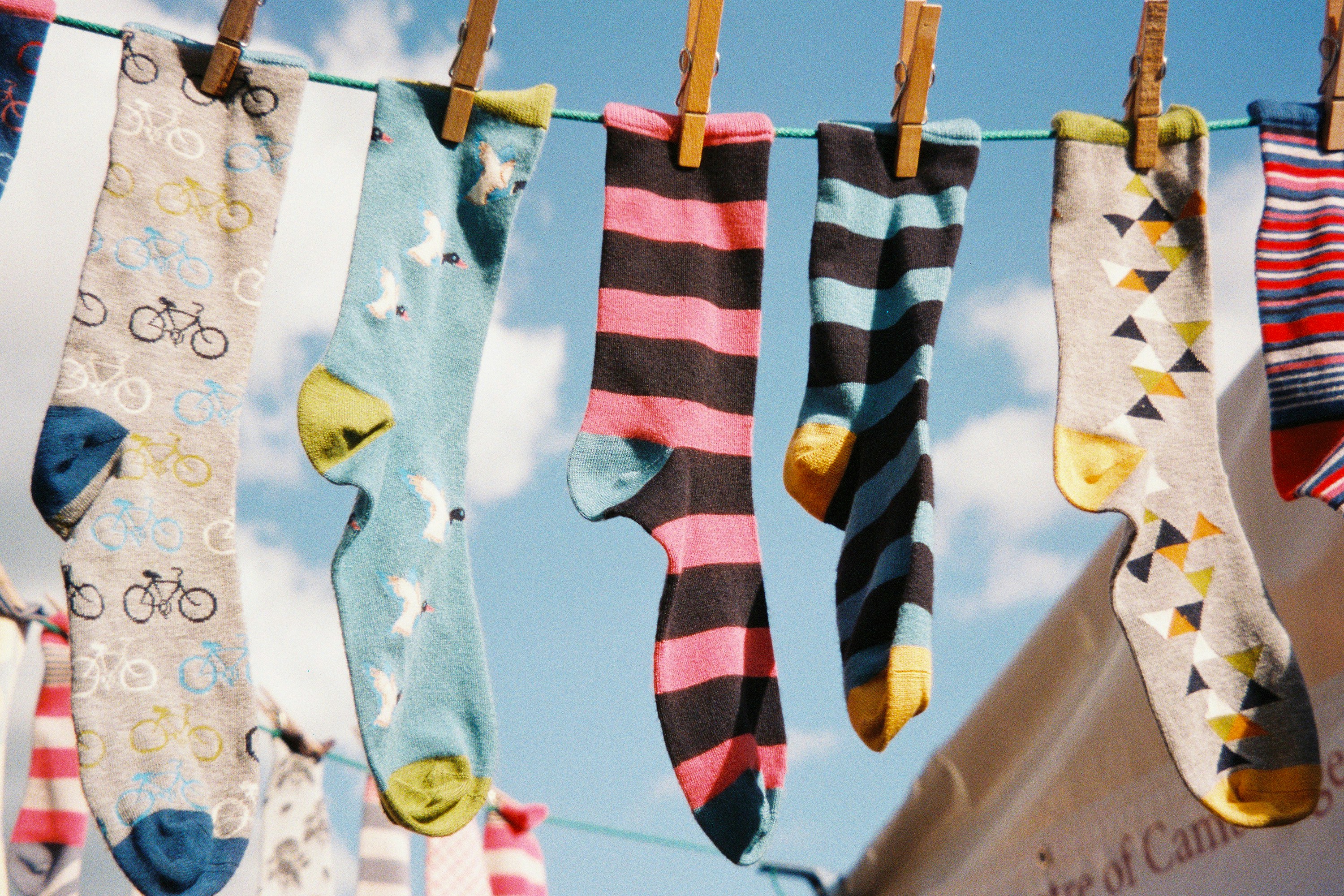 Zašto Stariji Ljudi Treba da Nose Čarape — Čak i Kod Kuće