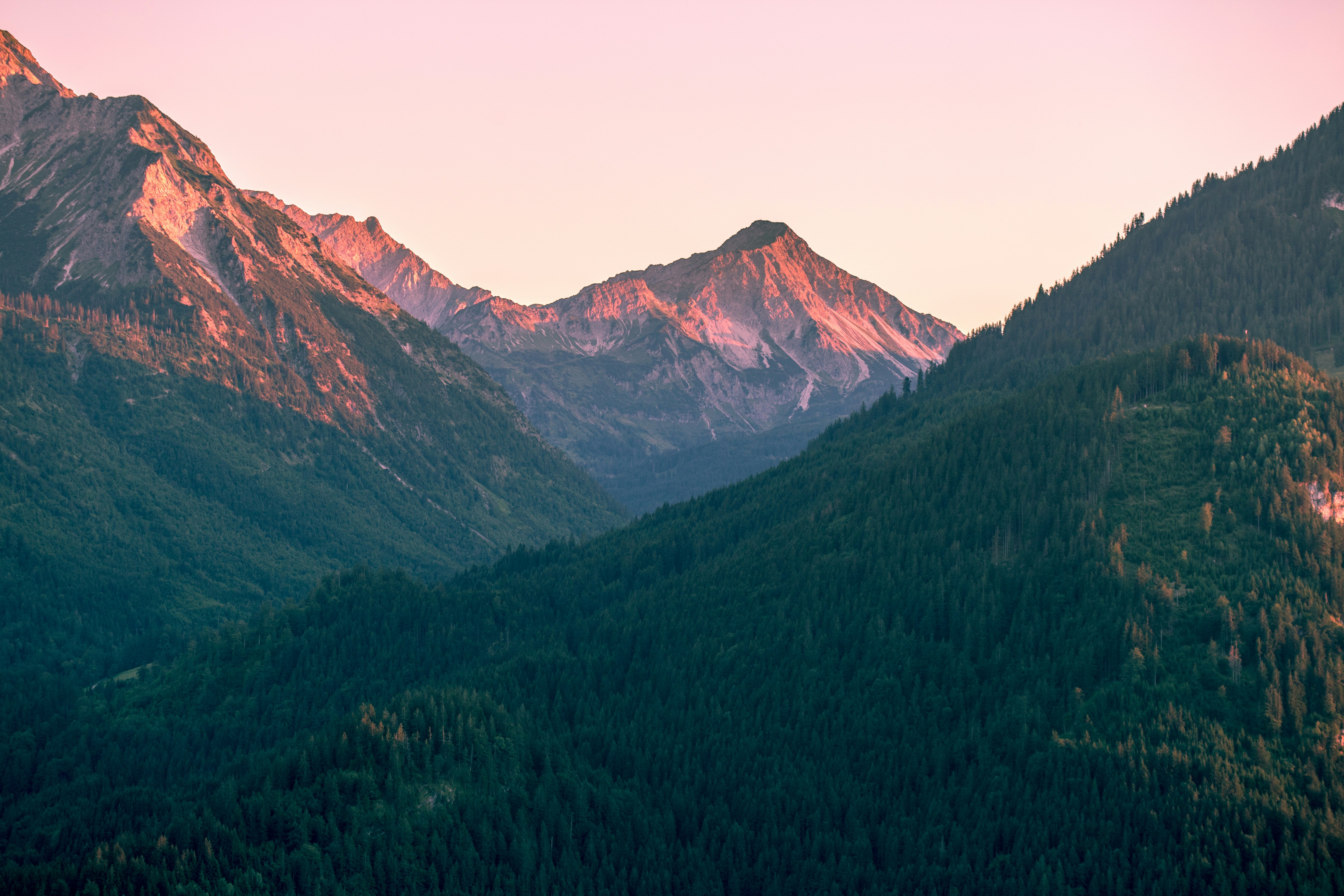 Whispers of the Peaks: Rediscovering Serenity in the Heart of Mountain Retreats