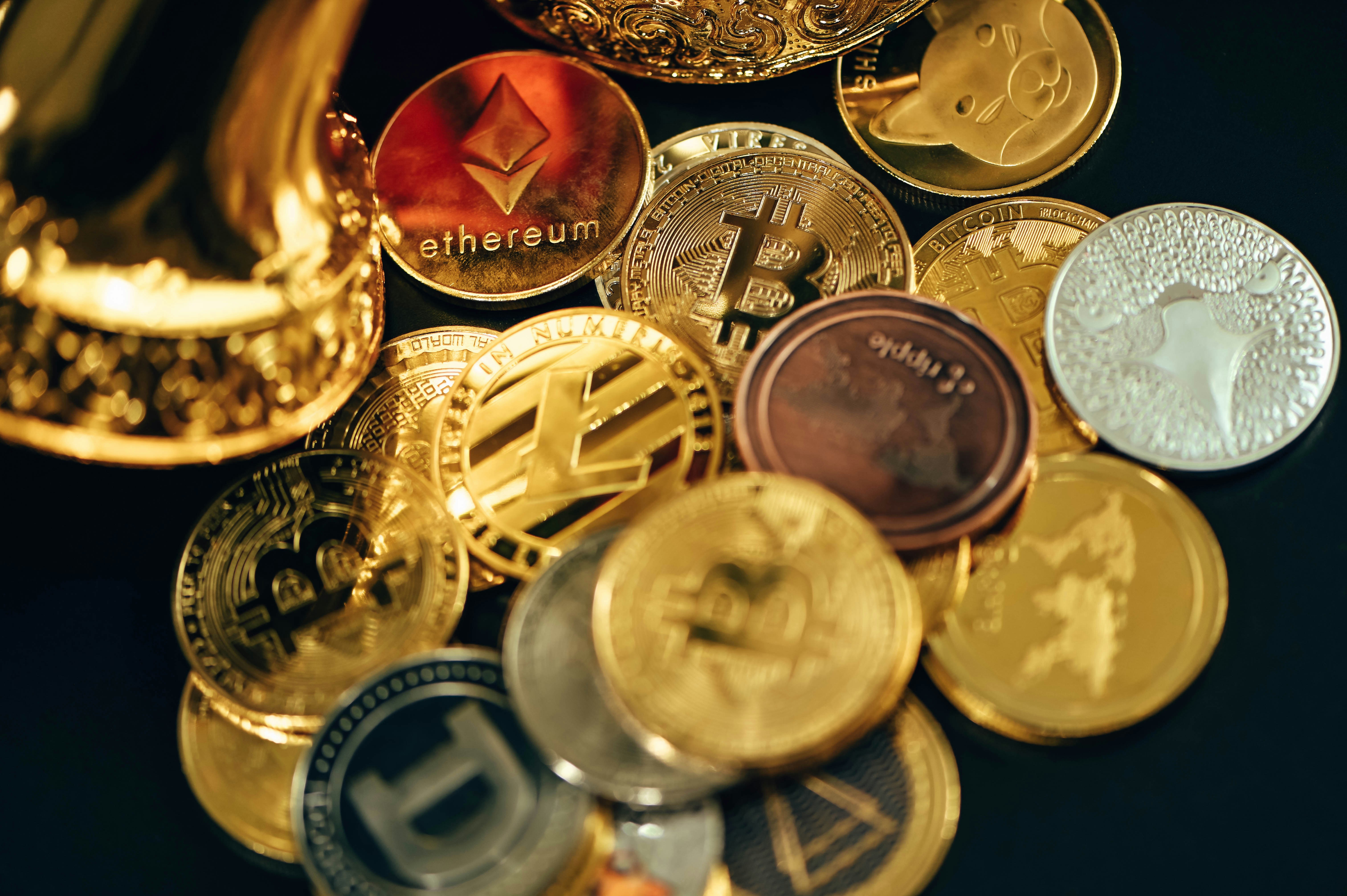 Especialistas delinean las próximas etapas de Bitcoin, XRP y CRV