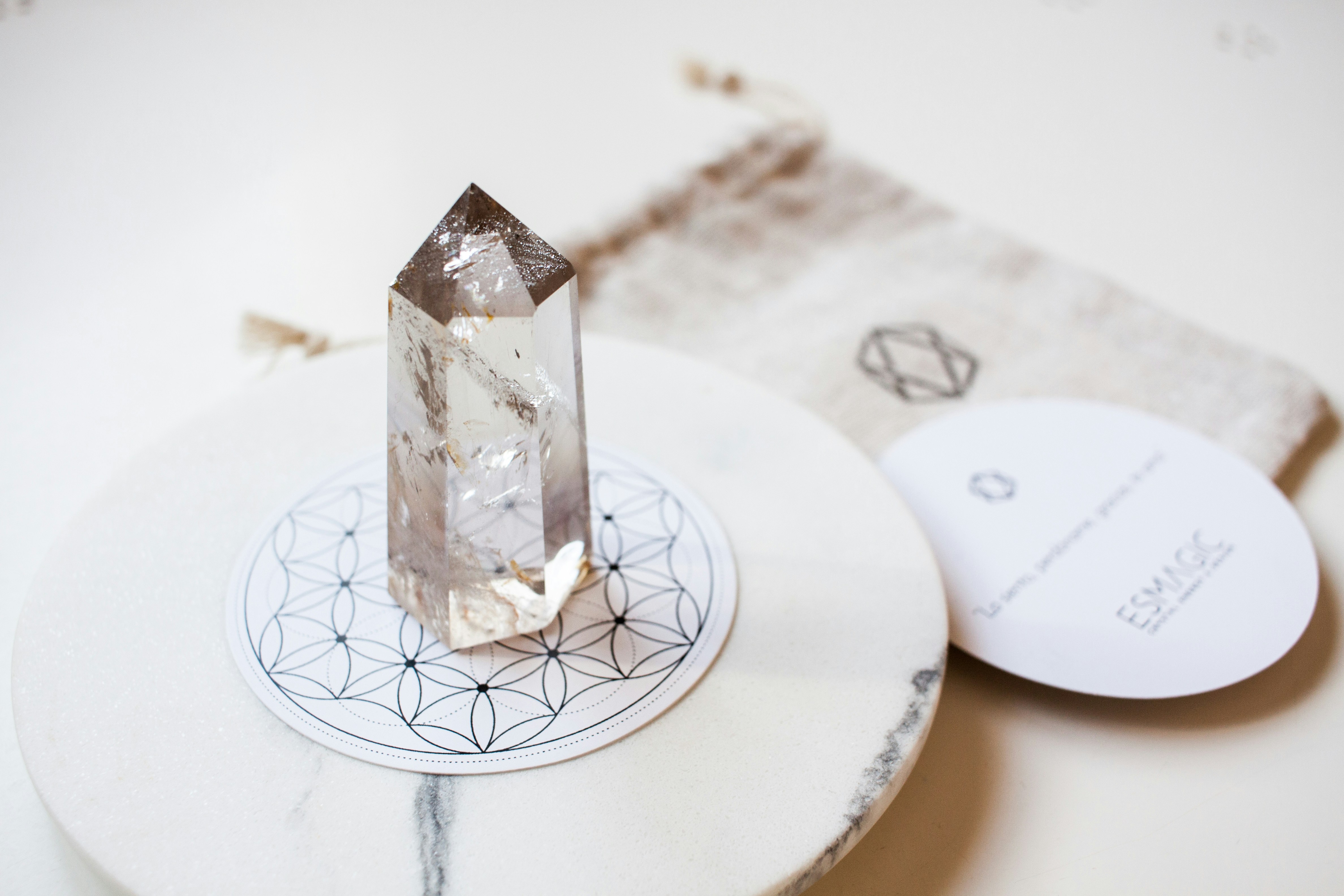  如何使用水晶改善情緒狀態：你的能量療癒指南